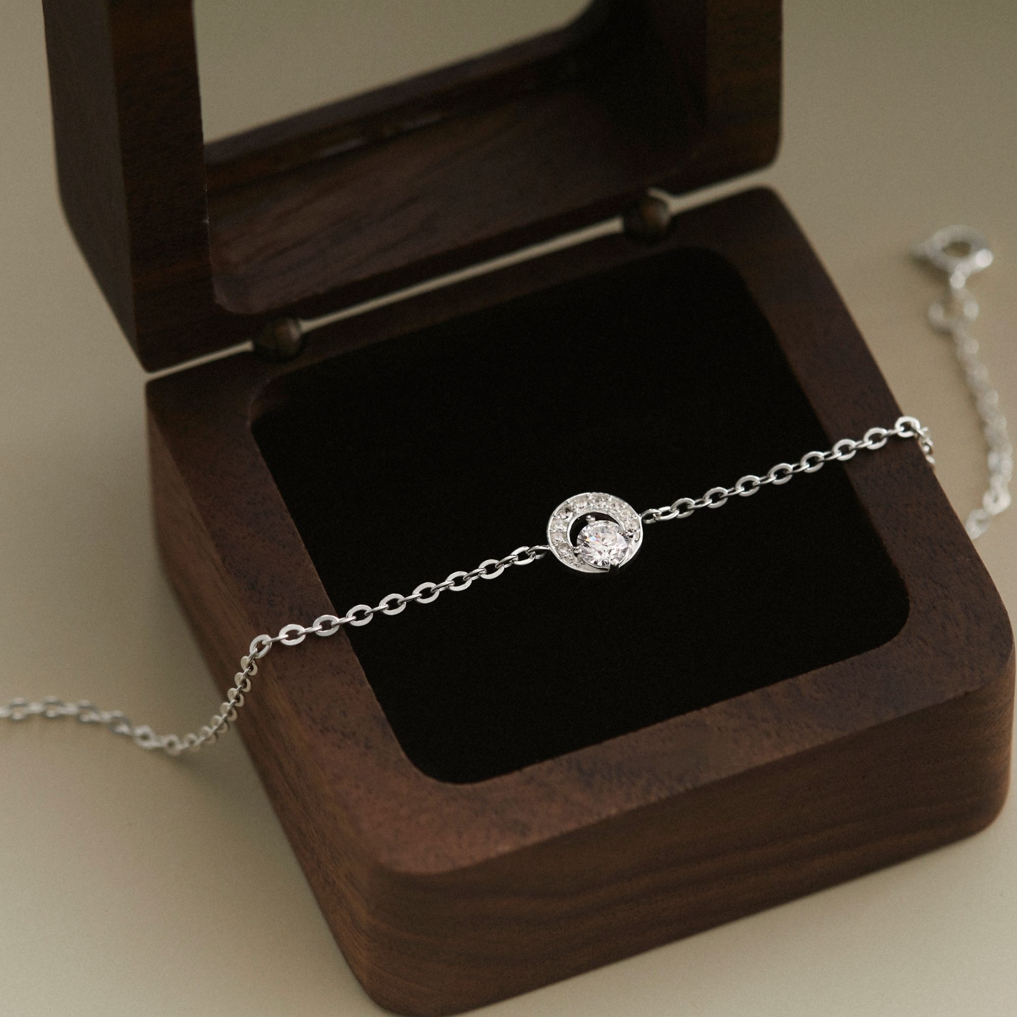 Lắc Tay Bạc 925 Vòng Tròn Gắn Đá Circle Stone - VCB20