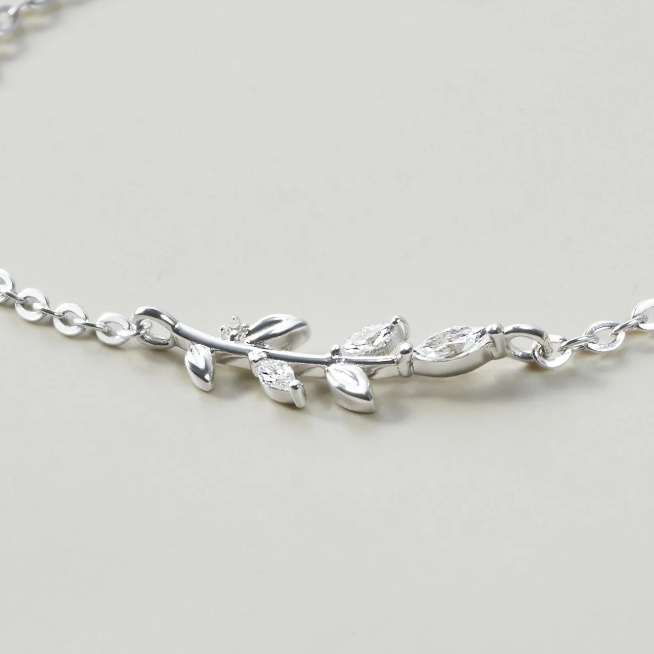 Lắc Tay Bạc 925 Lá Nguyệt Quế Đính Đá Laurel Bracelet - VCB21