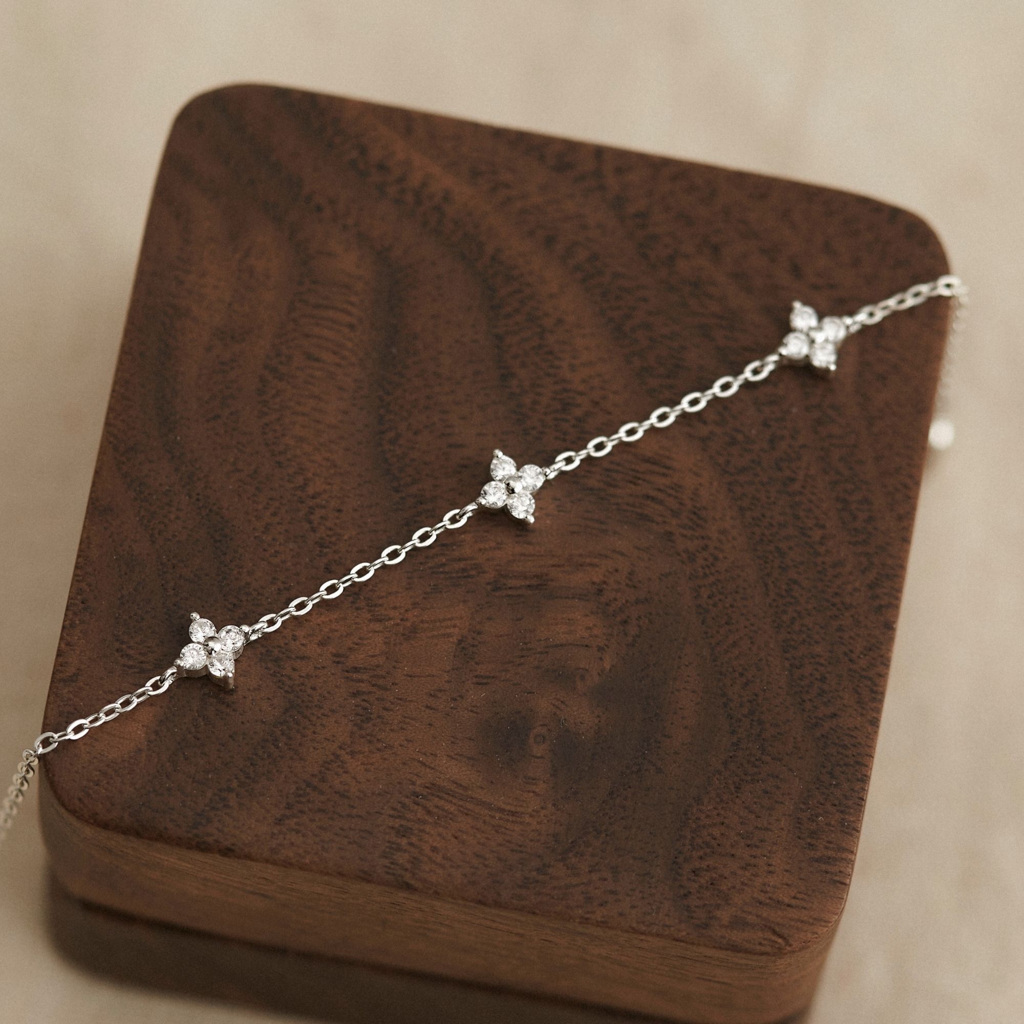 Lắc Tay Bạc 925 Charm Cỏ 4 Lá Đính Đá May Mắn 3 Charm 4 Leaf Clover - VCB506