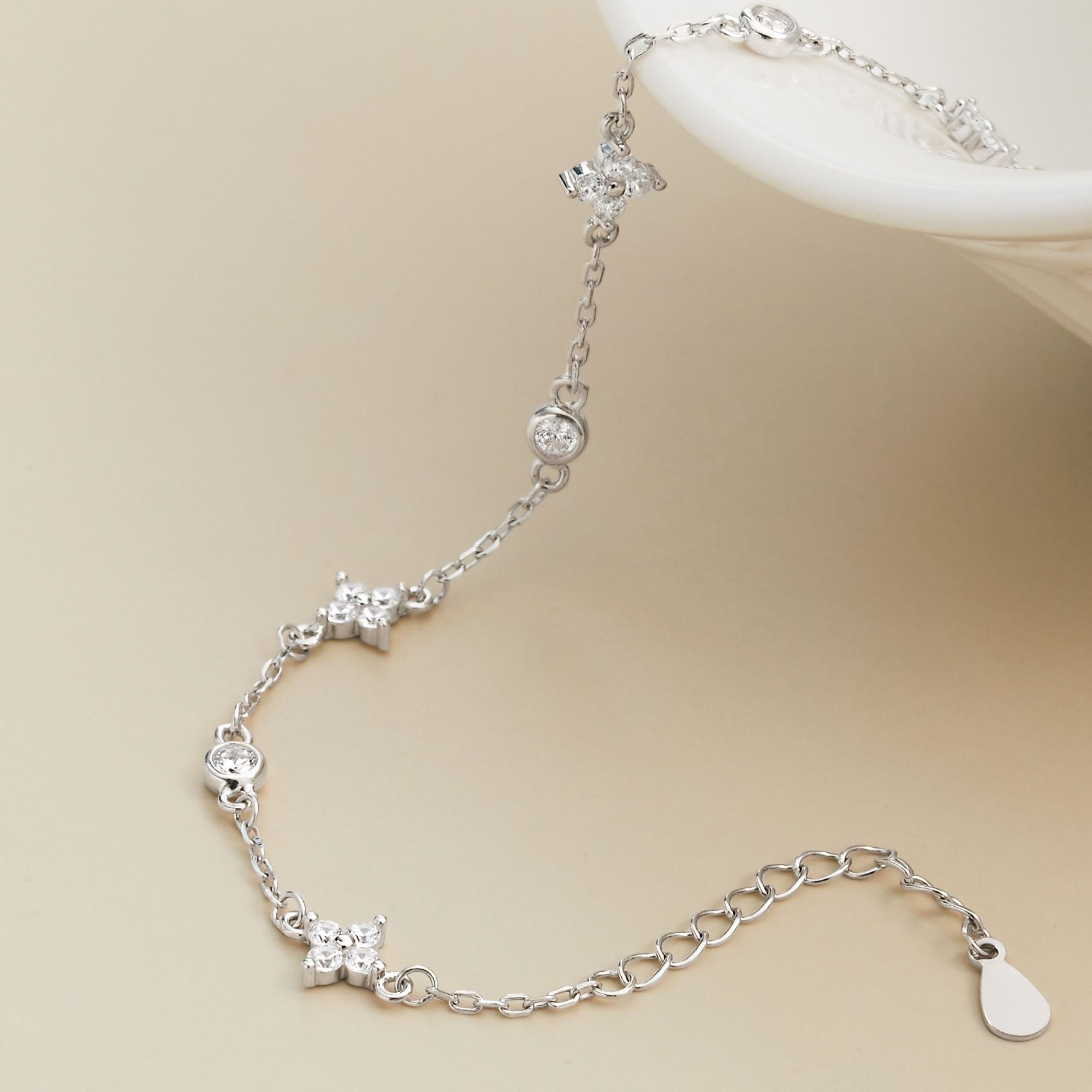Lắc Tay Bạc 925 Charm Cỏ 4 Lá Xen Kẽ Charm Tròn Đính Đá - VCB510