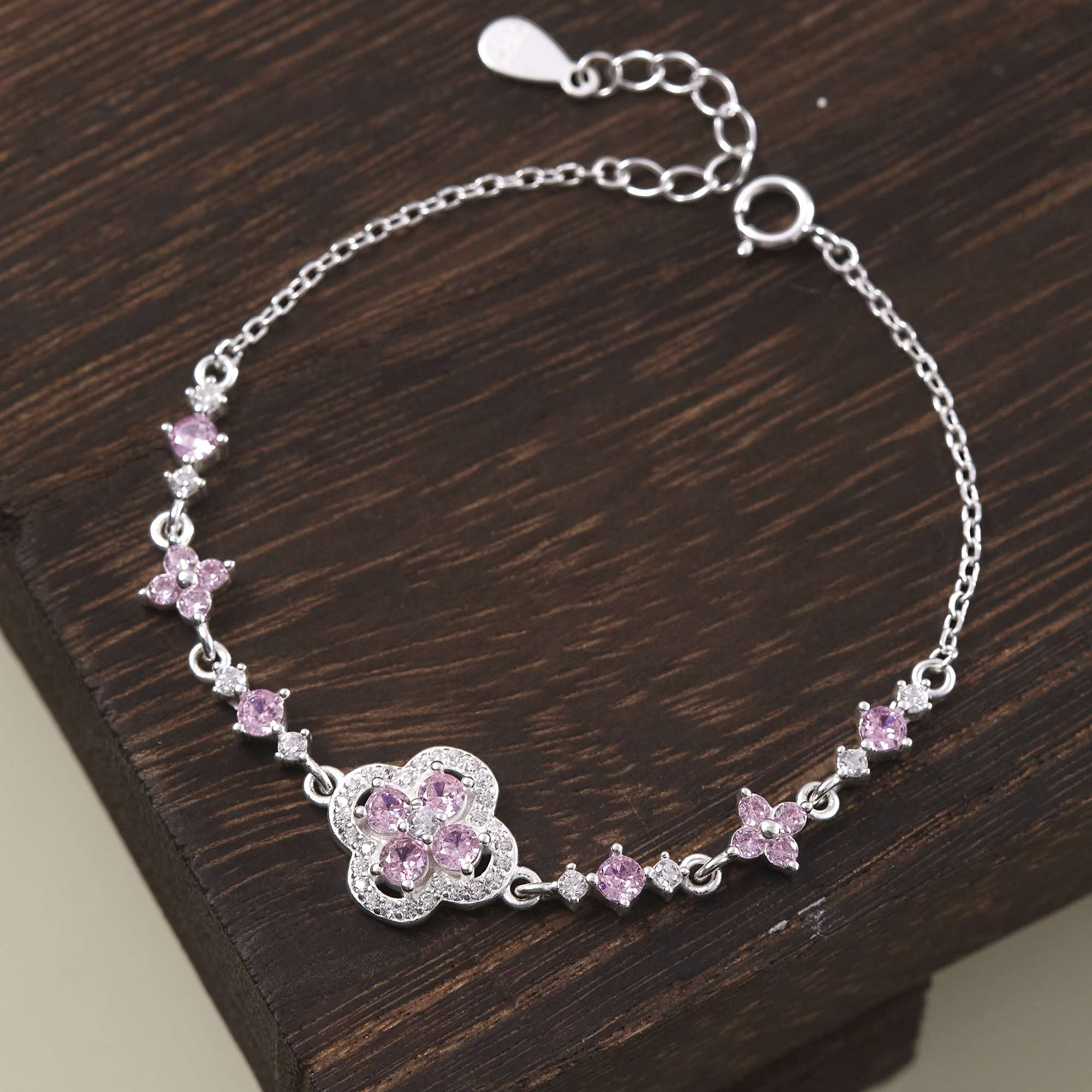 Quà Tặng 8/3 Lắc Tay Bạc 925 Cỏ 4 Lá May Mắn Cách Điệu Đính Đá Hồng - VCB519