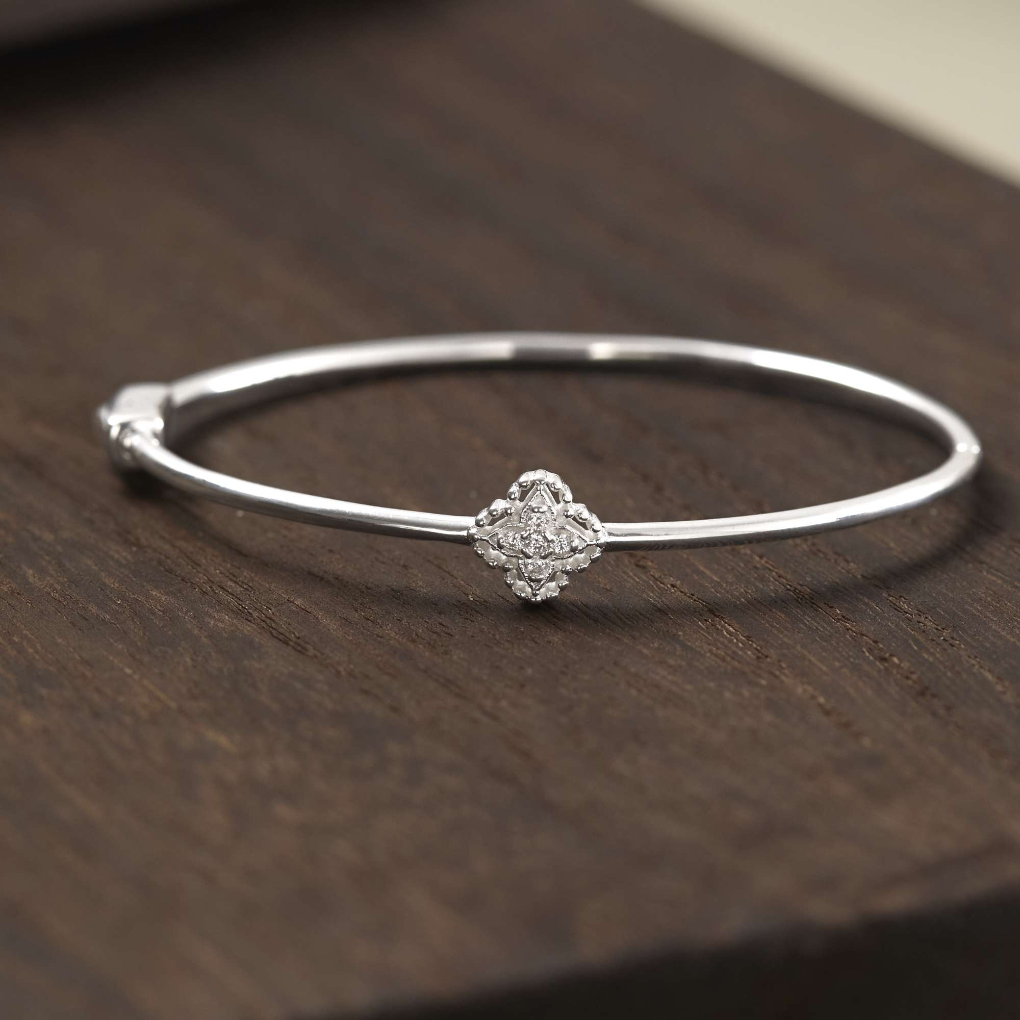 Kiềng Tay Bạc 925 Cỏ 4 Lá May Mắn Đính Đá - VCB521