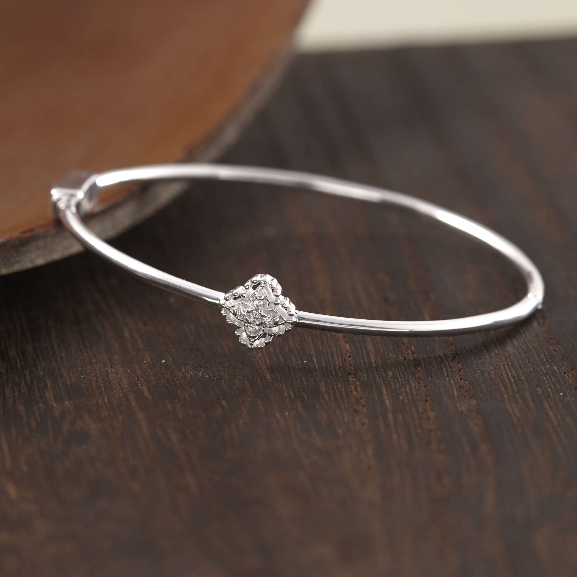 Kiềng Tay Bạc 925 Cỏ 4 Lá May Mắn Đính Đá - VCB521