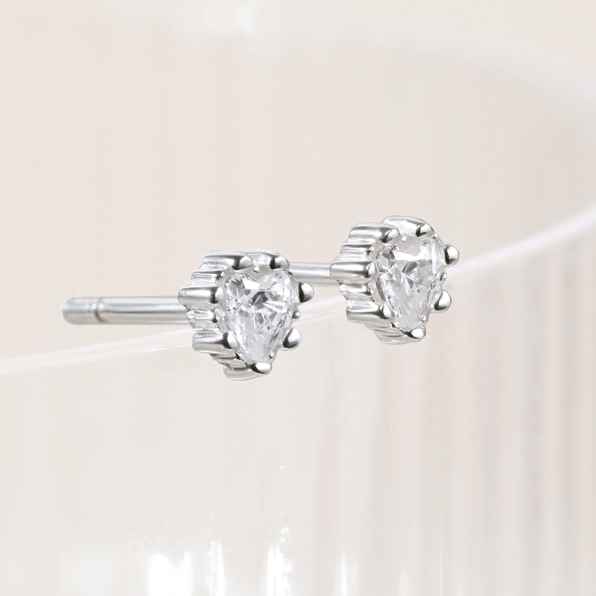 (1 cái) Khuyên Tai Stud Bạc 925 Hình Trái Tim Nhỏ Đính Đá - Tiny Heart Stud-VCE22-L