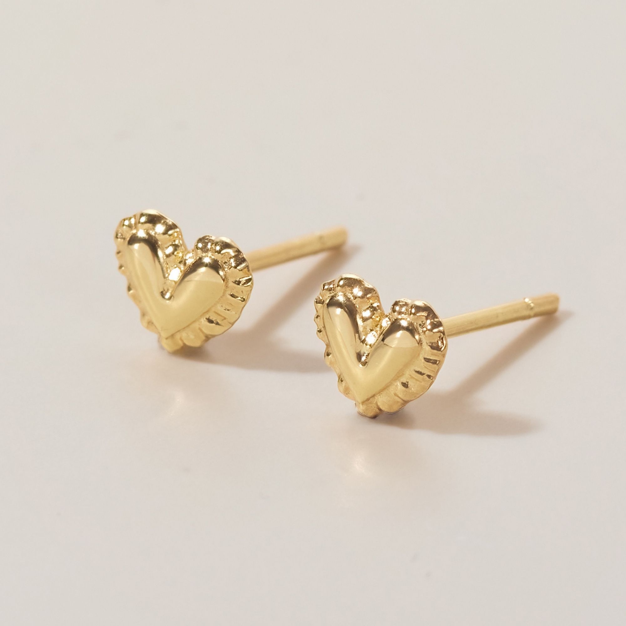 Khuyên Tai Stud Bạc 925 Hình Trái Tim Nhỏ Viền Bèo Nhún - Tiny Heart Stud - VCE24