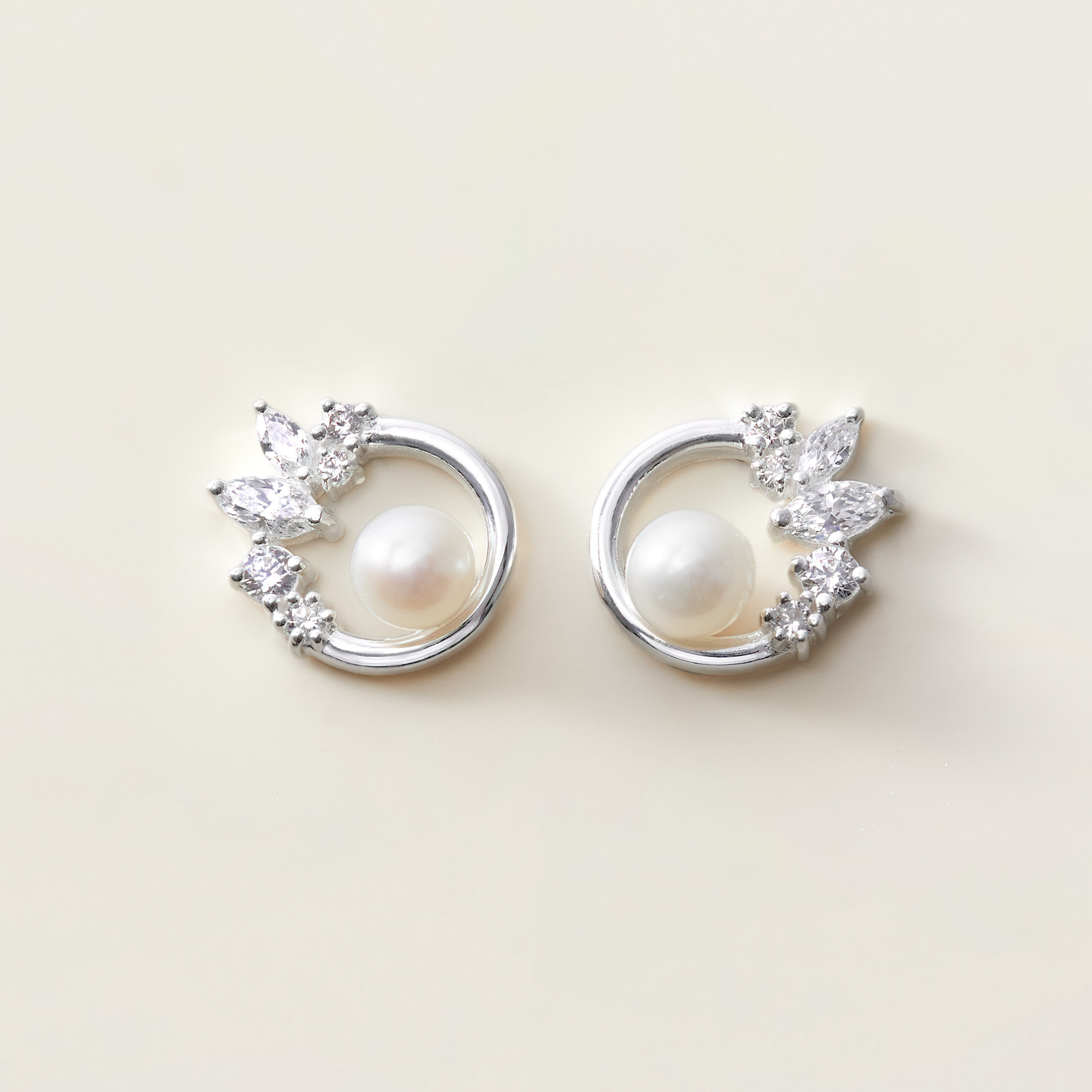Hoa Tai Bạc 925 Hình Ngọc Trai Đính Đá Viền Vòng Tròn CARA LUNA - Pearl Stone Circle - VCE26