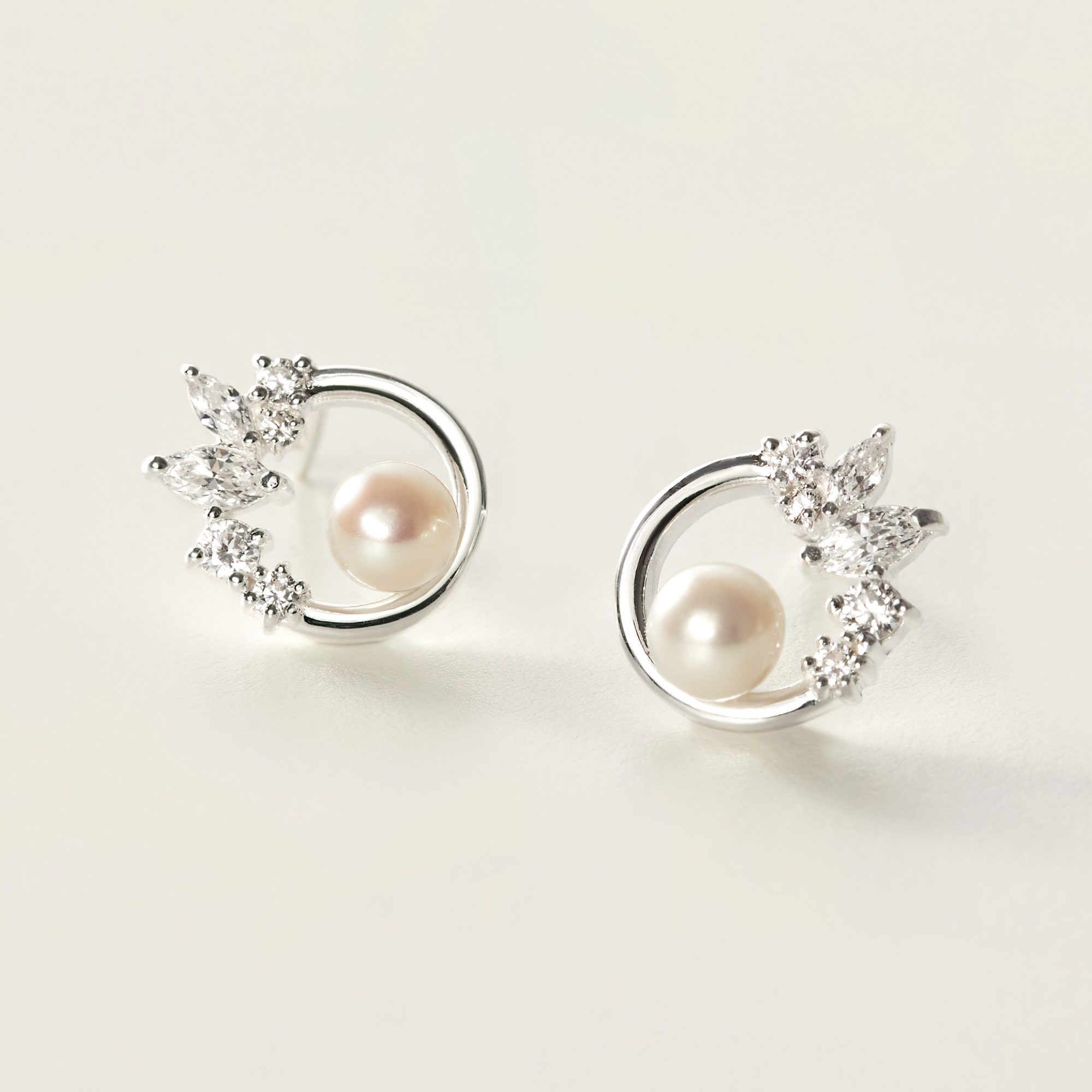 Hoa Tai Bạc 925 Hình Ngọc Trai Đính Đá Viền Vòng Tròn CARA LUNA - Pearl Stone Circle - VCE26