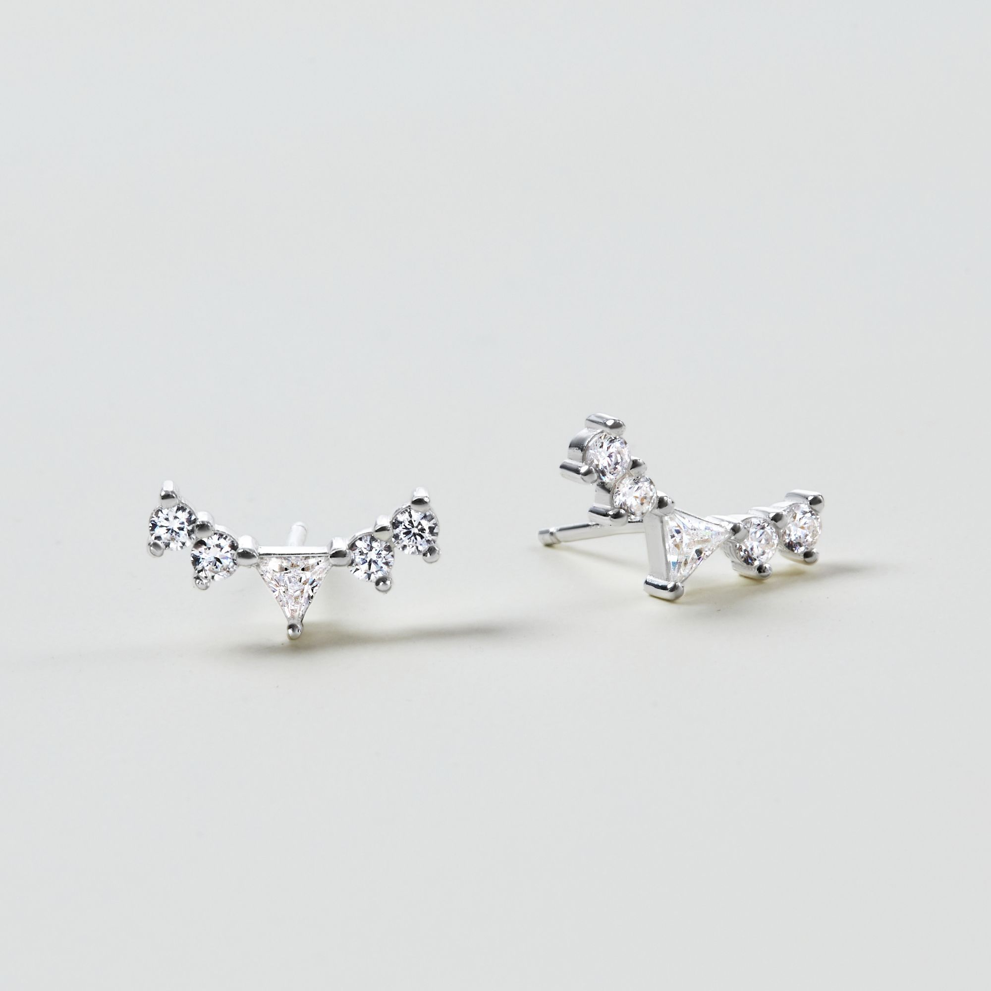 (1 Cái) Khuyên Tai Stud Bạc 925 Hình Hoa Cong Đính Đá Glowy Earrings - VCE508-L