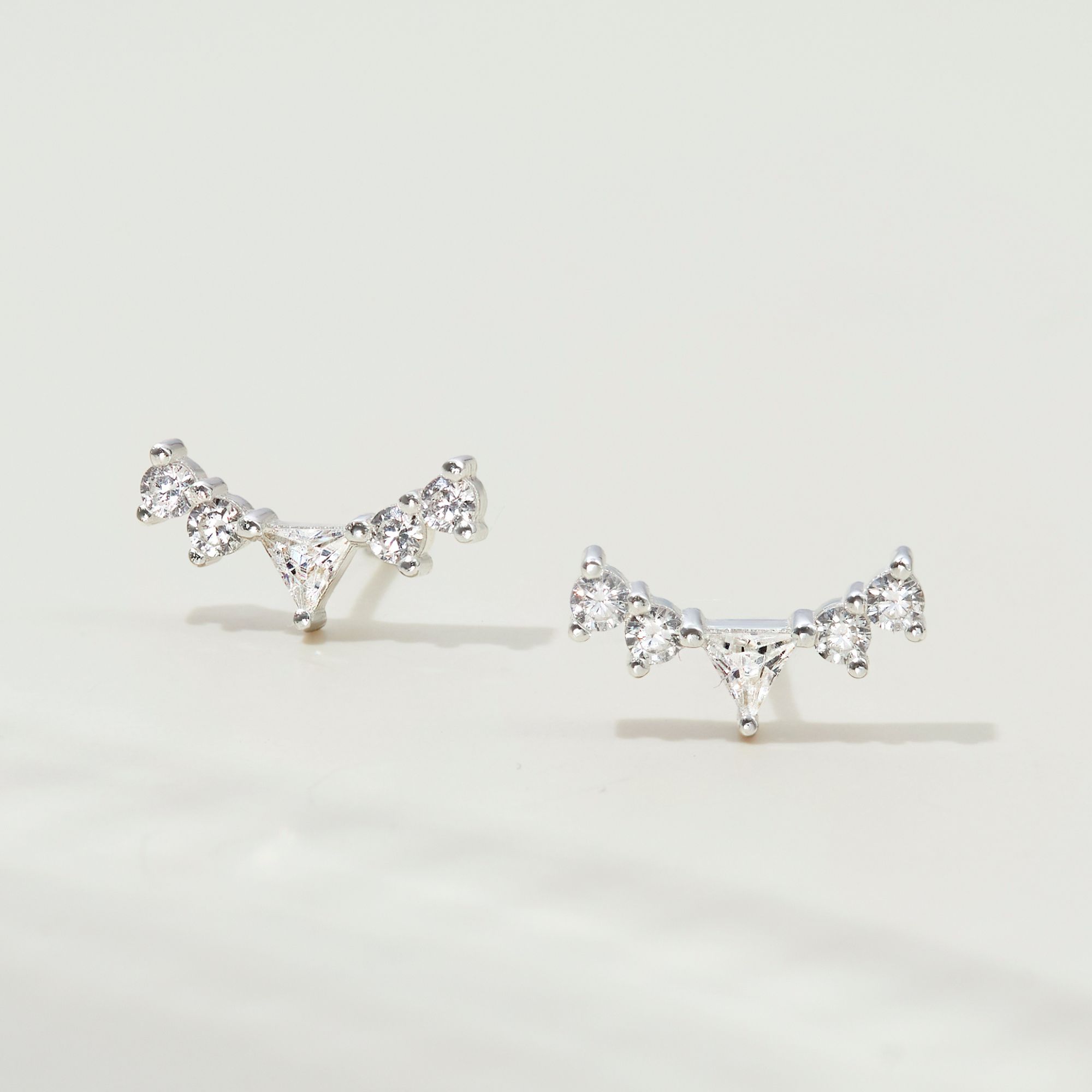 (1 Cái) Khuyên Tai Stud Bạc 925 Hình Hoa Cong Đính Đá Glowy Earrings - VCE508-L