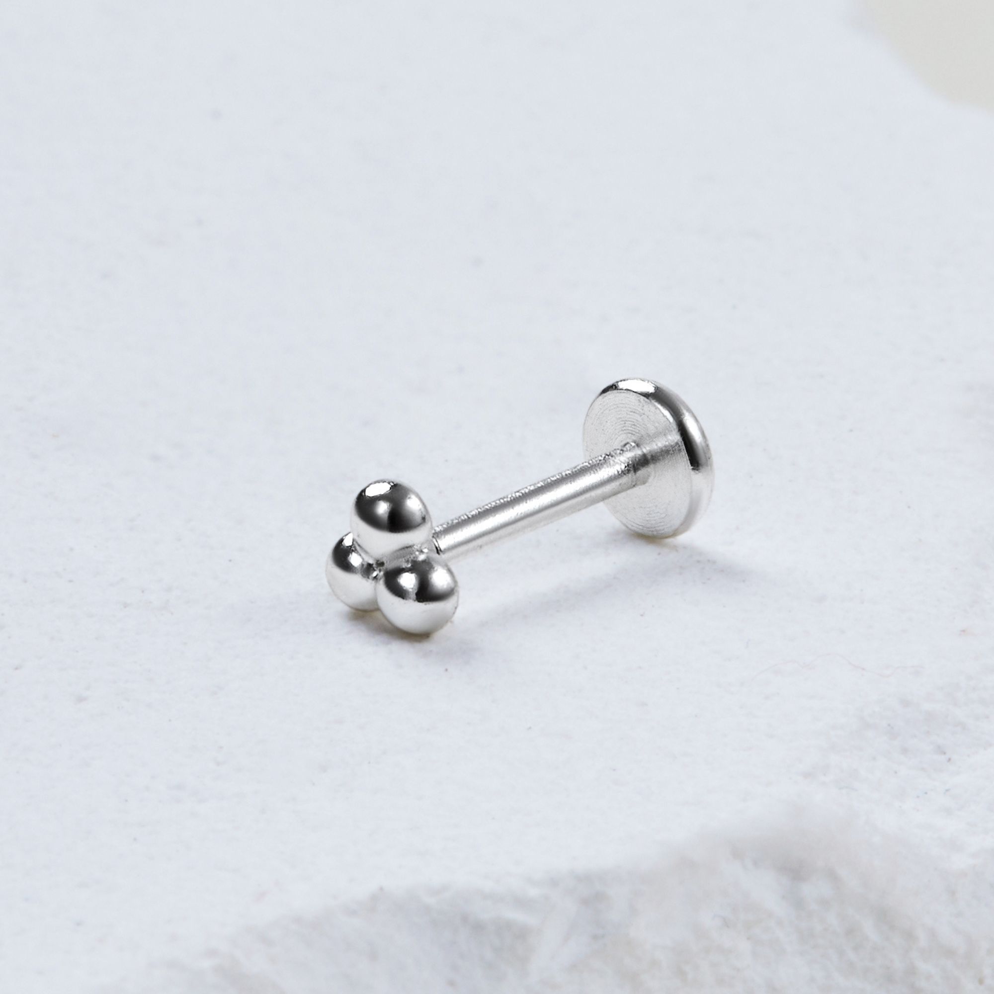 (1 Cái) Khuyên Tai Chốt Vặn Flat Back Bạc 925 Stud Nụ Cỏ 3 Lá Clover Stud - VCE520-L