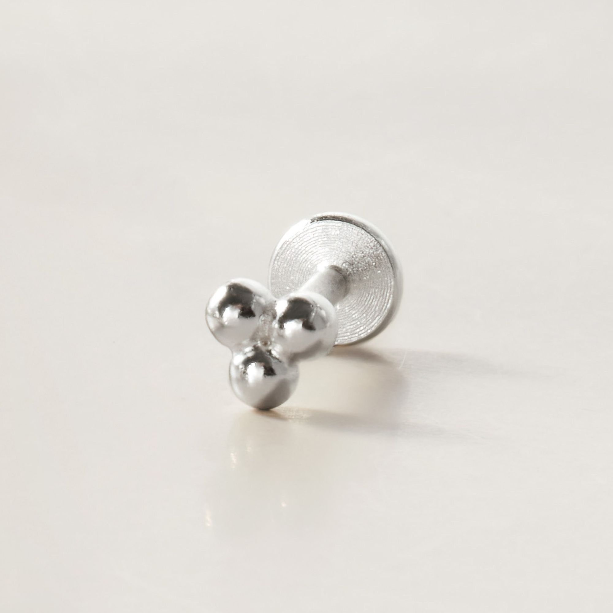 (1 Cái) Khuyên Tai Chốt Vặn Flat Back Bạc 925 Stud Nụ Cỏ 3 Lá Clover Stud - VCE520-L