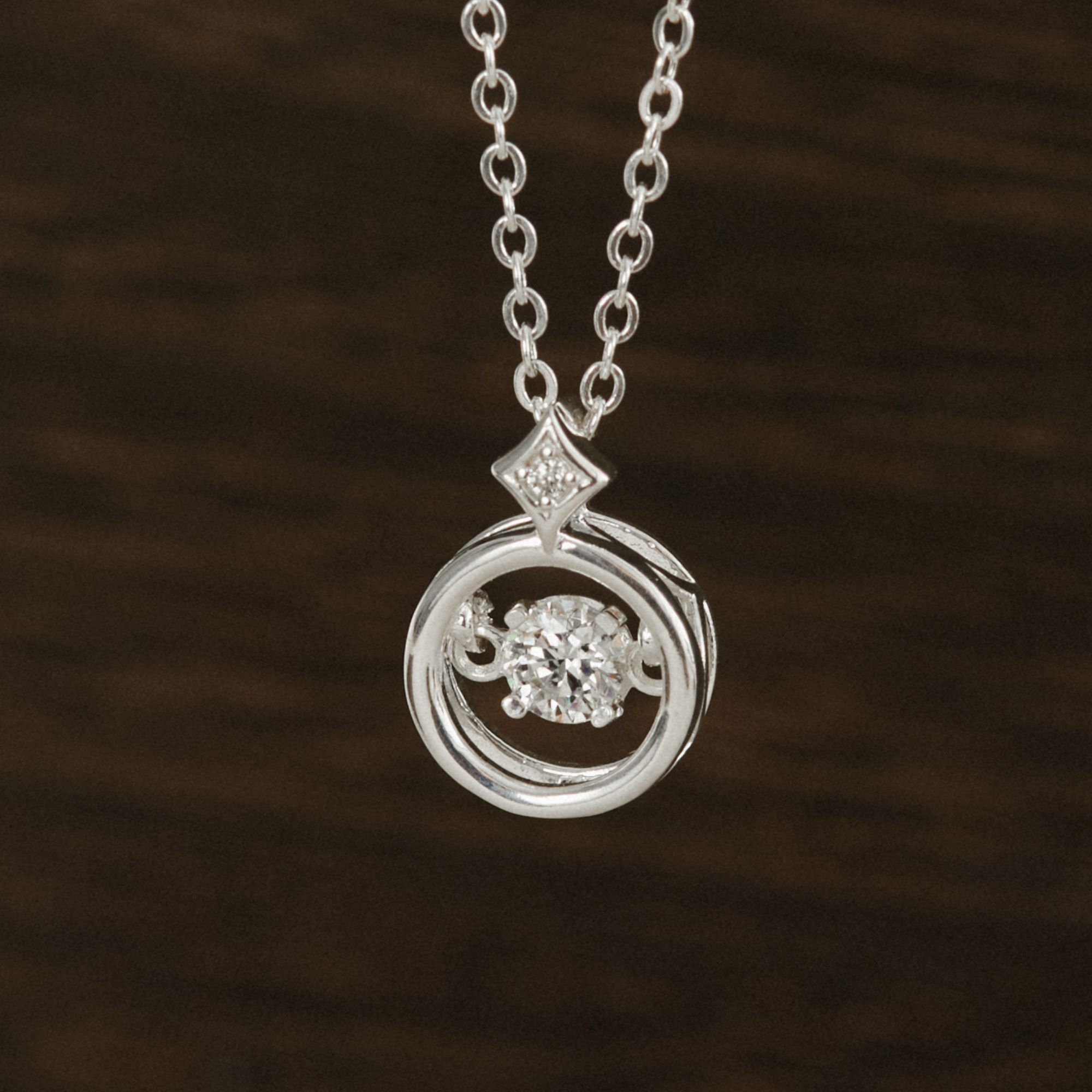 Quà Tặng 8/3 Dây Chuyền Bạc 925 Mặt Tròn Đá Nhảy Hình Ngôi Sao Đính Đá Chủ Kim Cương Moissanite Star Dancing Stone - VCN27-MS