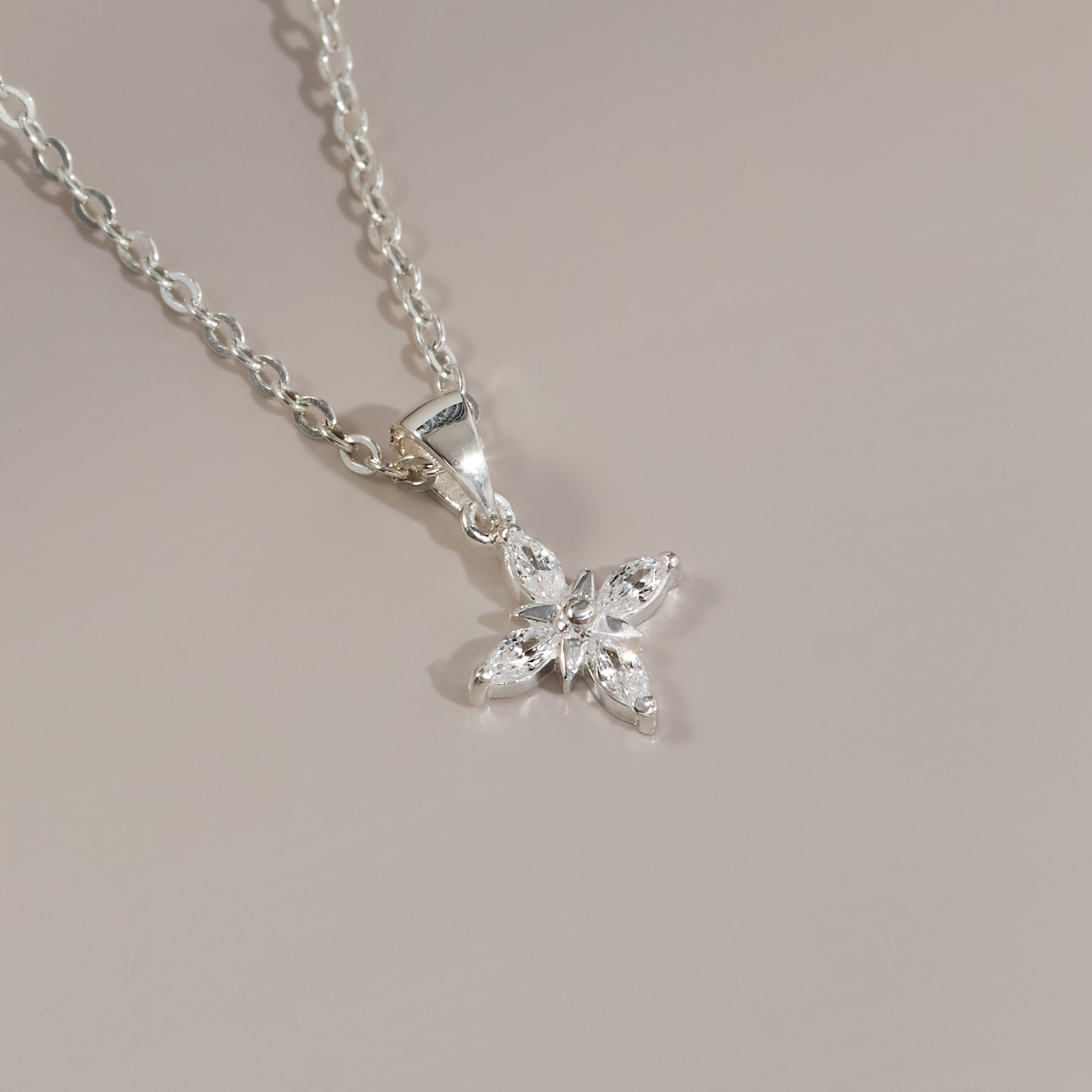 Quà Tặng 8/3 Mặt Dây Chuyền Bạc 925 Hình Cỏ 4 Lá/ Ngôi Sao 4 Cánh Đính Đá Star Stone Pendant - VCP02