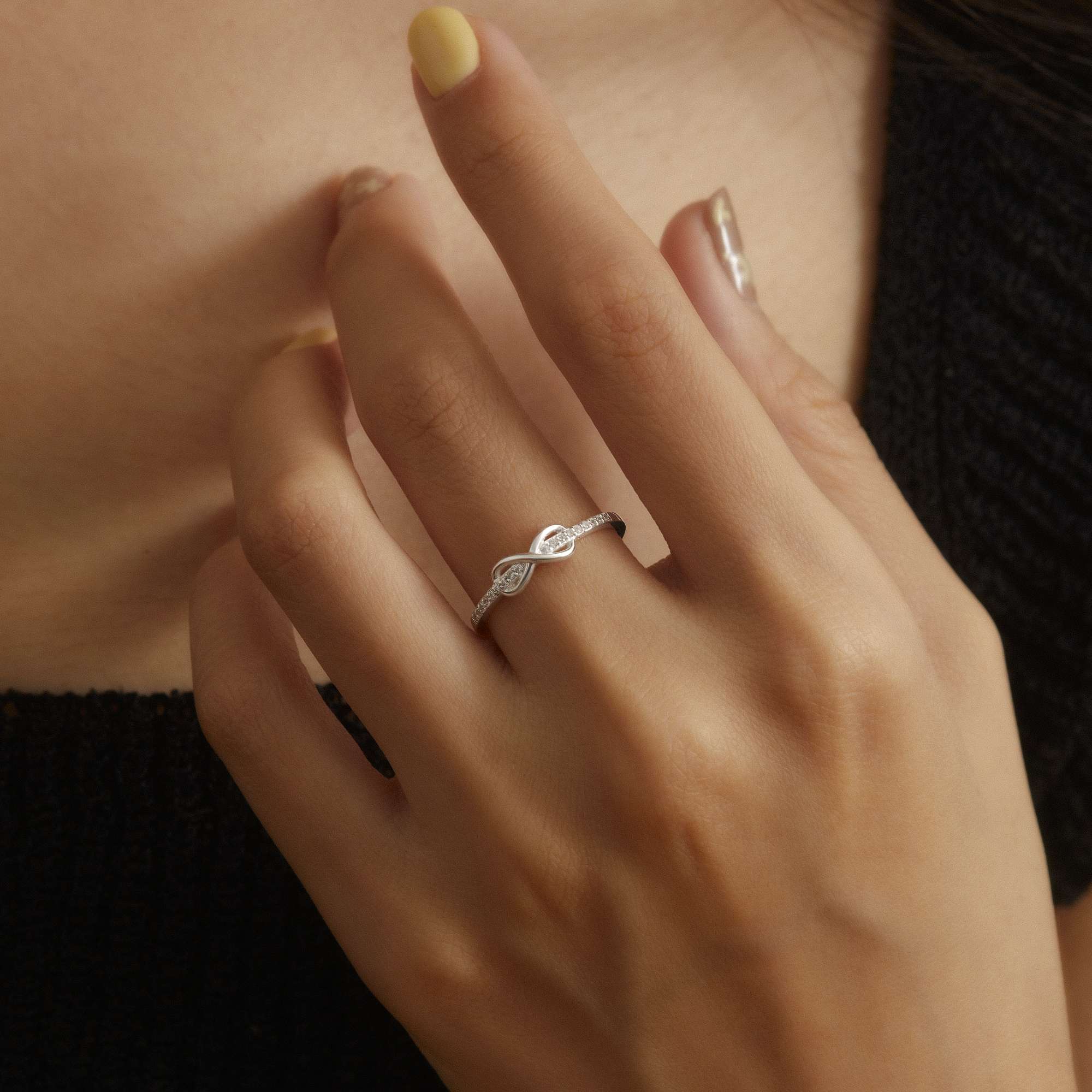 Nhẫn Bạc 925 Mảnh Vô Cực Đính Đá Viền Lấp Lánh - VCR38