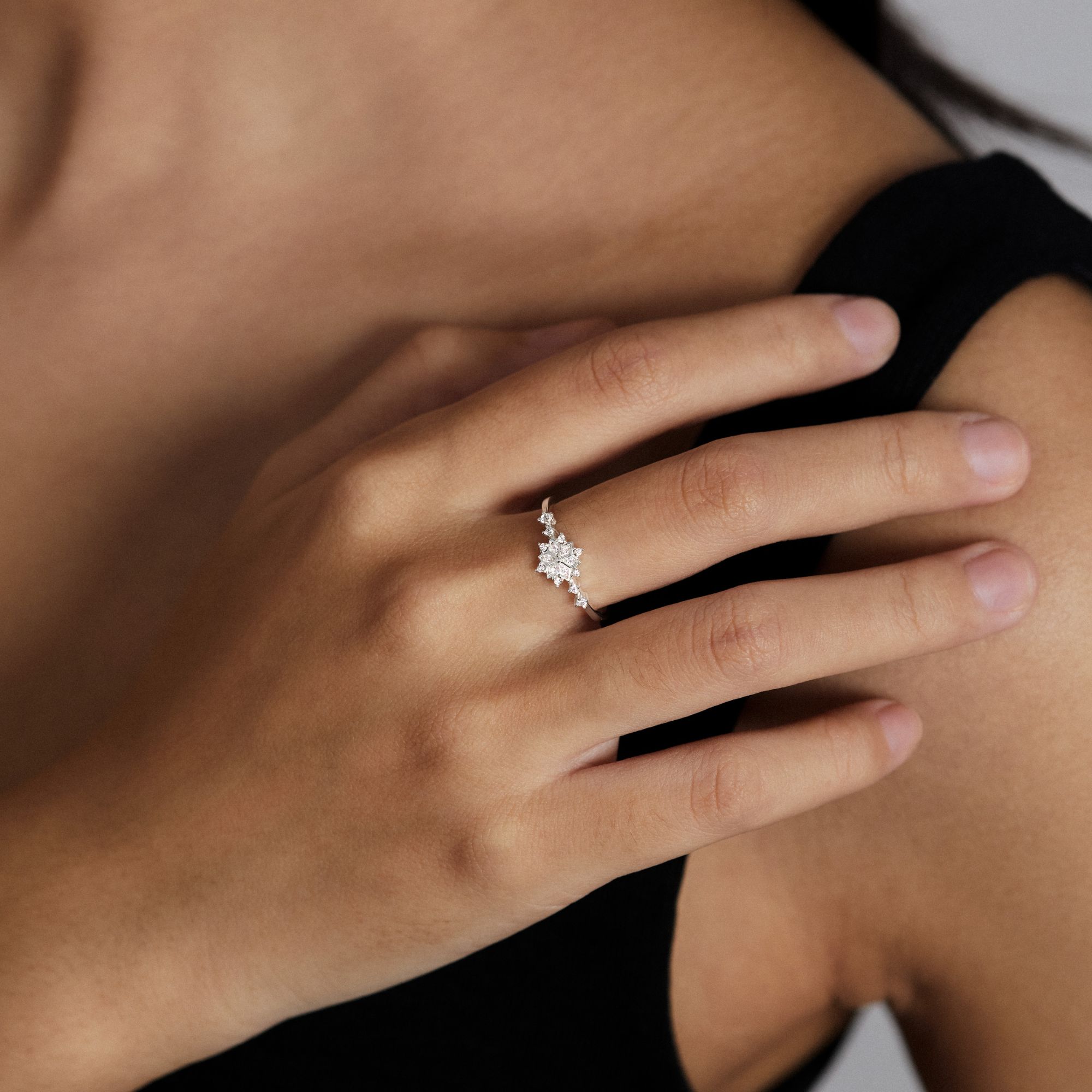 Nhẫn Bạc 925 Hình Bông Hoa Tuyết Đính Đá Lấp Lánh Flower Snow - VCR500