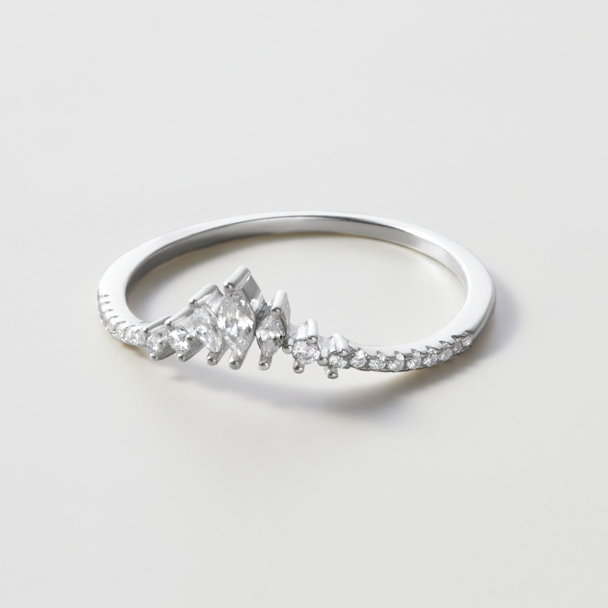 Nhẫn Mảnh Bạc 925 Vòm Đá Vương Miện Crown Ring - VCR505