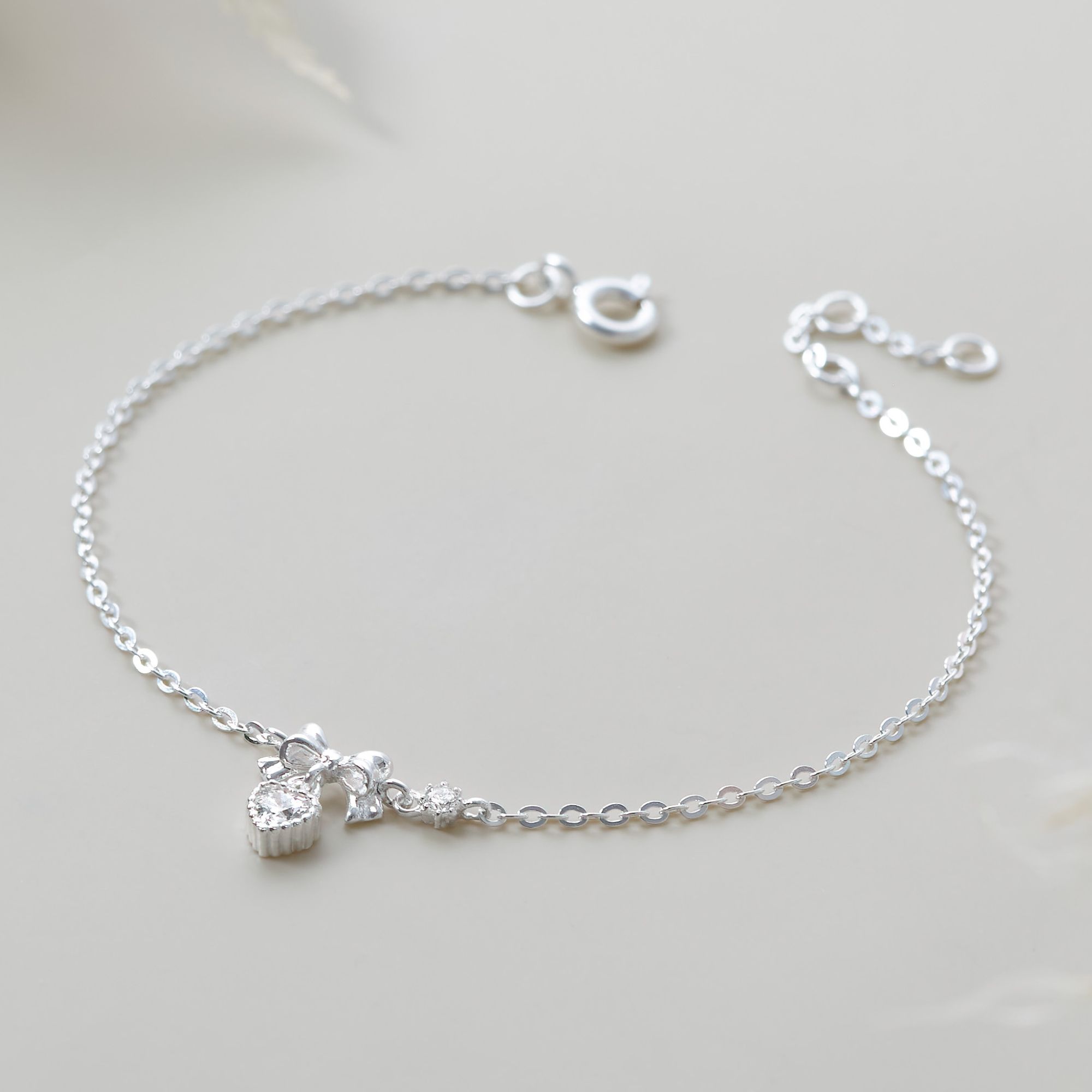 Lắc Tay Bạc 925 Hình Nơ Treo Trái Tim Đính Đá CARA LUNA - Heart Bow Tie - VGB14
