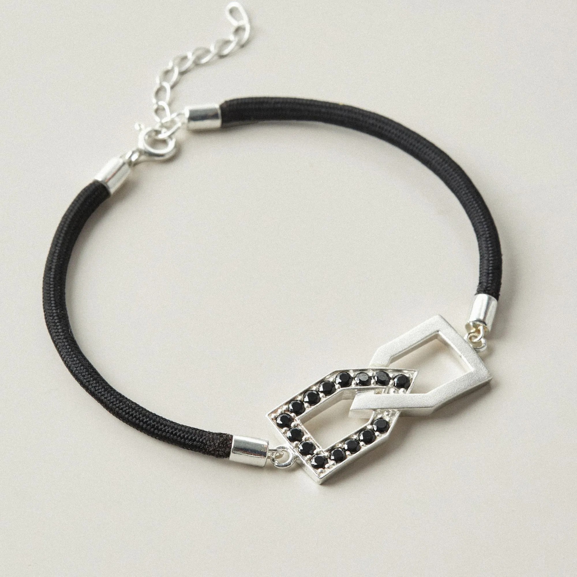 Vòng Tay Nam Bạc 925 Tình Yêu Vô Cực Đính Đá Bond Bracelet - VYB59