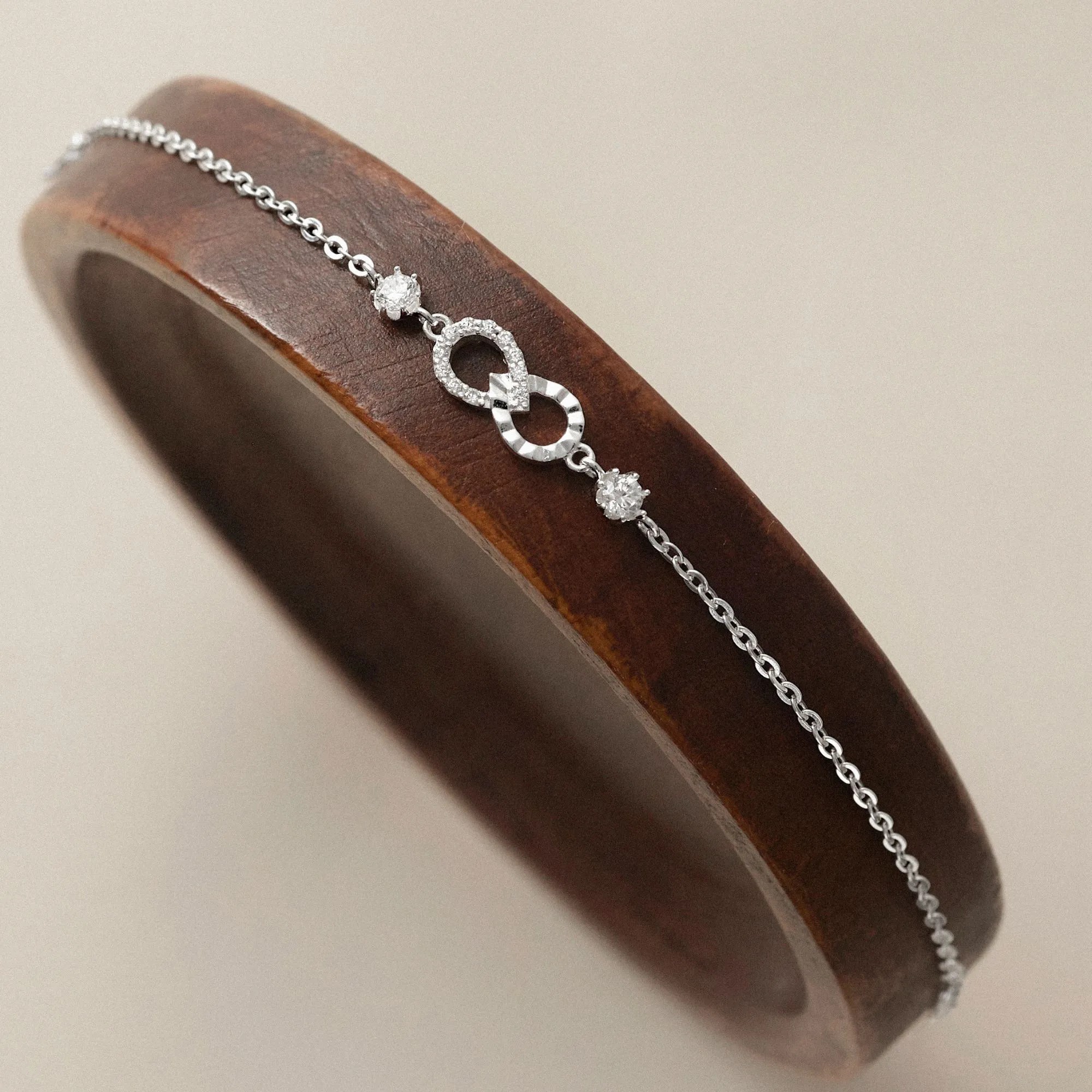 Vòng Tay Nữ Bạc 925 Tình Yêu Vô Cực Đính Đá Bond Bracelet - VYB58