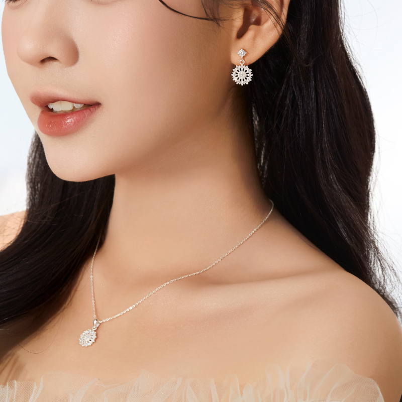 Khuyên Tai Bạc 925 Bông Tuyết Tròn Đính Đá Winter Snow - VUE506