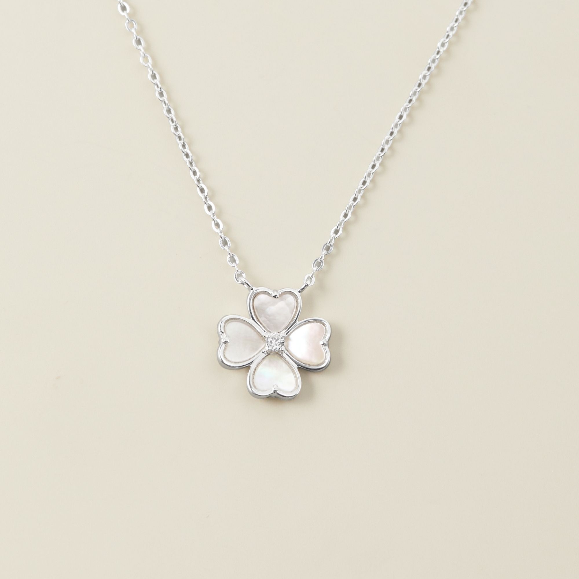 Quà Tặng 8/3 Dây Chuyền Bạc 925 Cỏ 4 Lá Trái Tim Trai Xà Cừ - VYN80