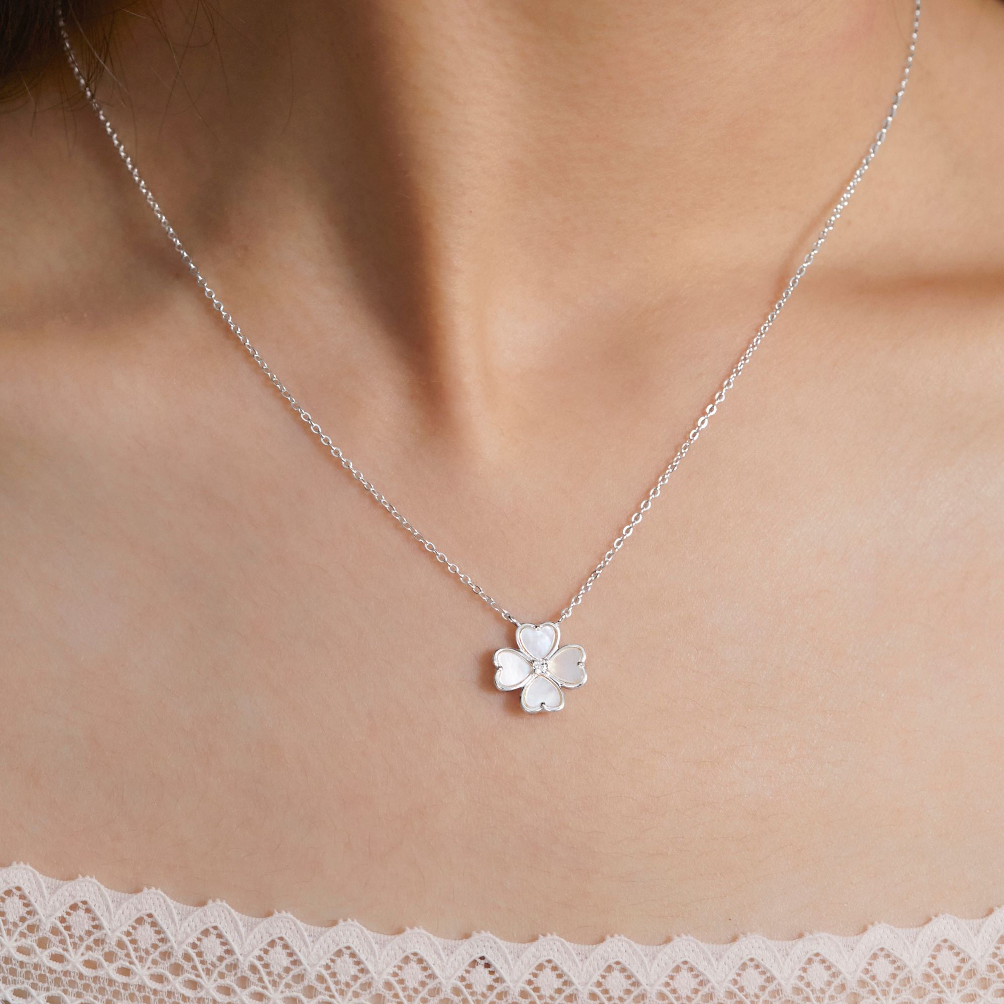 Quà Tặng 8/3 Dây Chuyền Bạc 925 Cỏ 4 Lá Trái Tim Trai Xà Cừ - VYN80