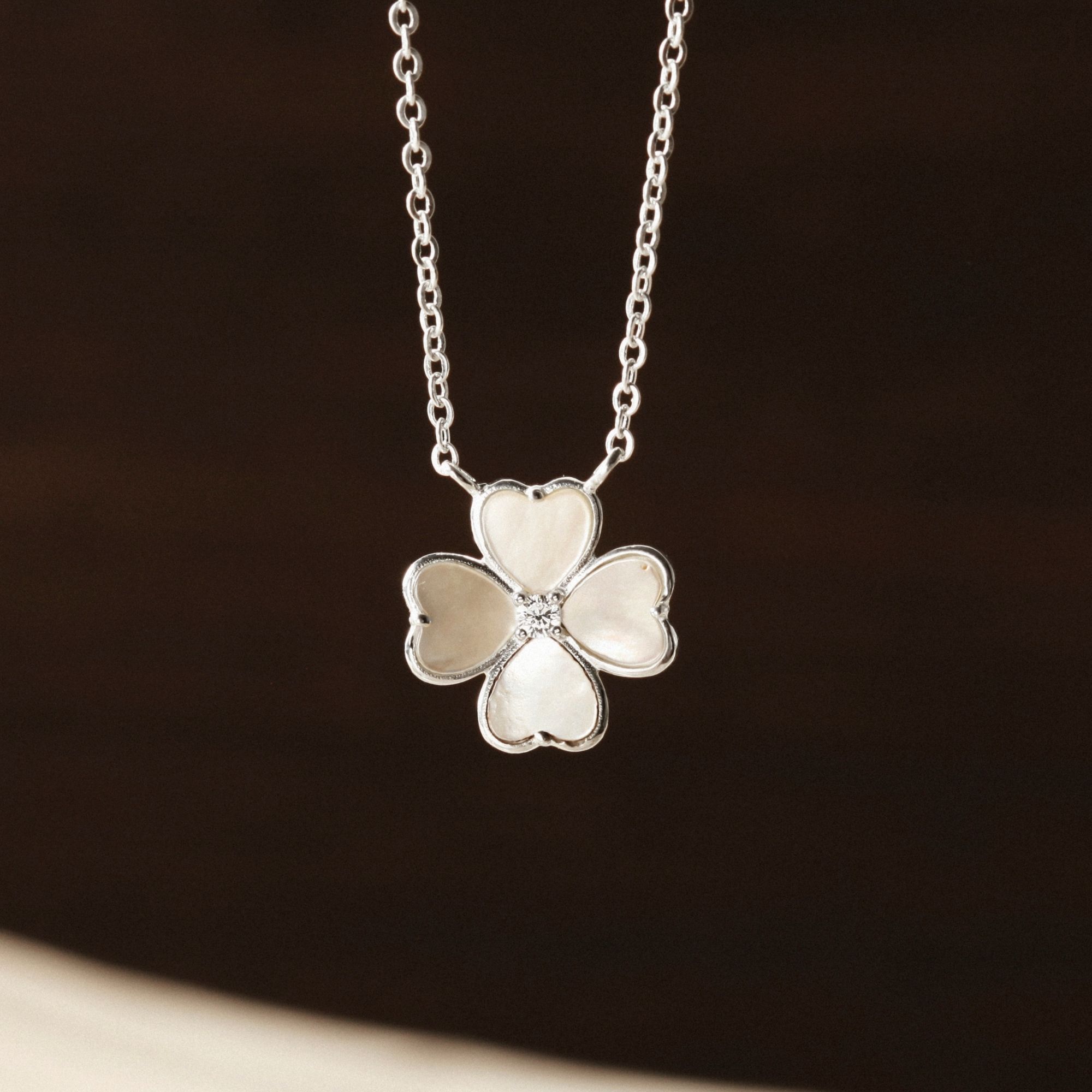 Quà Tặng 8/3 Dây Chuyền Bạc 925 Cỏ 4 Lá Trái Tim Trai Xà Cừ - VYN80