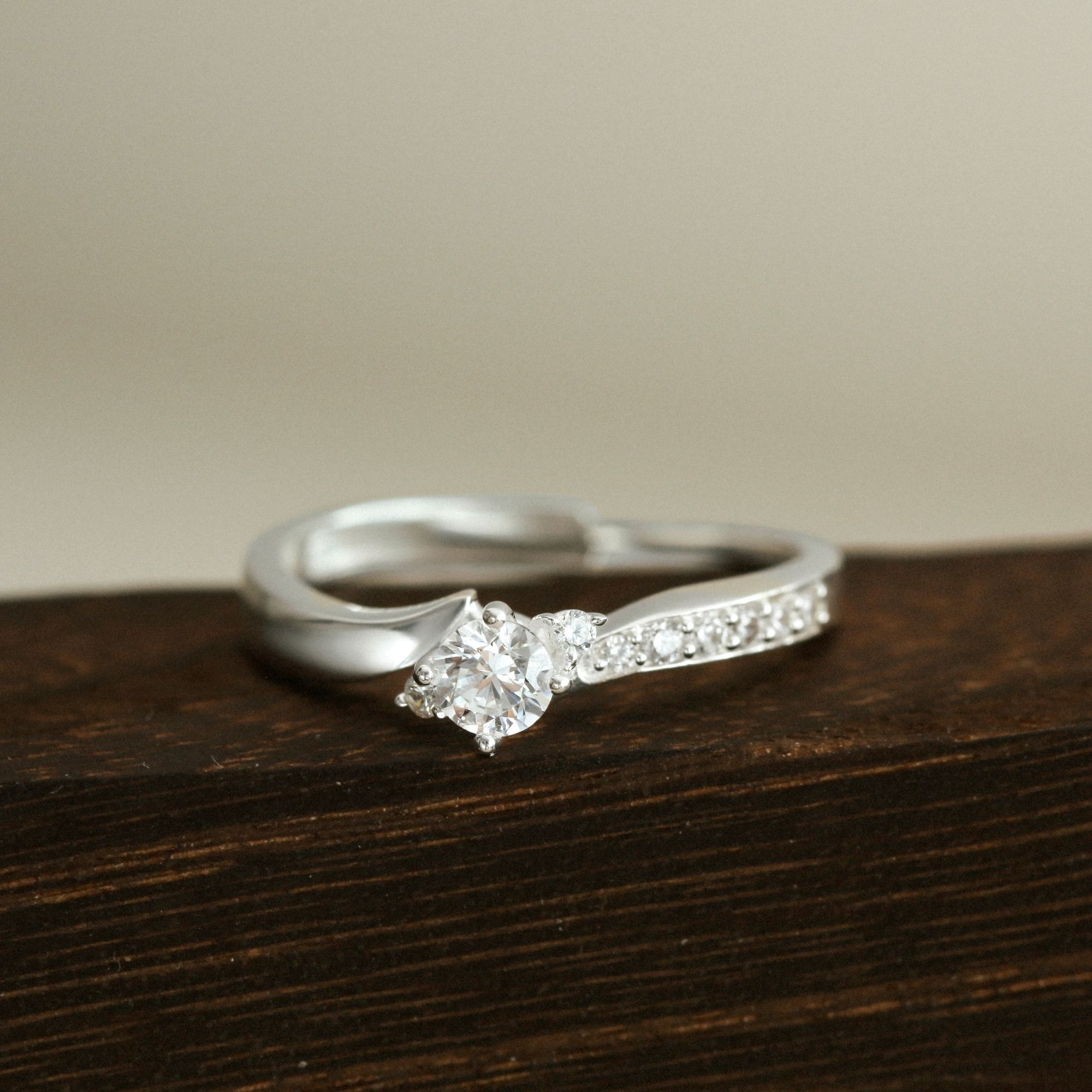 Quà Tặng 8/3 Nhẫn Freesize Bạc 925 Xoắn Vô Cực Đính Đá Cho Nữ Đeo Cặp Đôi Bond Ring - VYR13