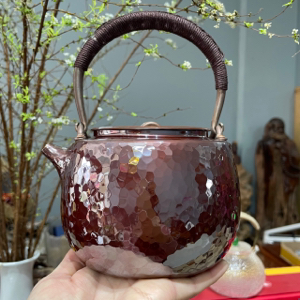 Ấm đồng nguyên khối