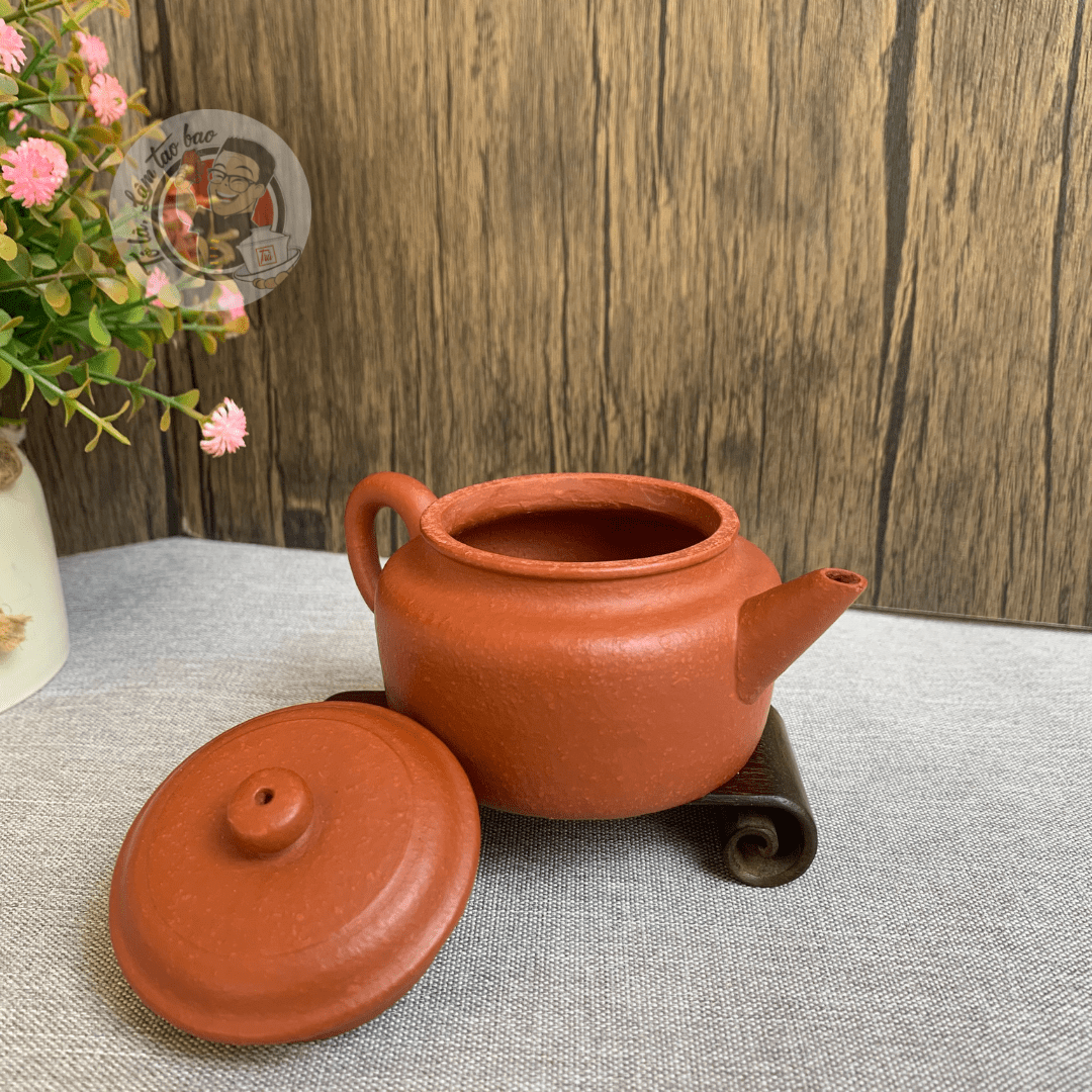 Ấm Đức Chung Chu Nê