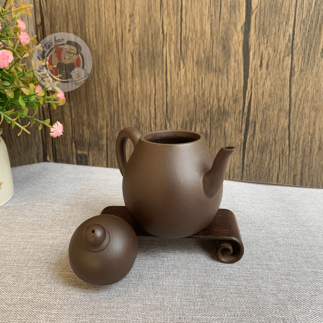 Ấm Lê Hình Tử Nê