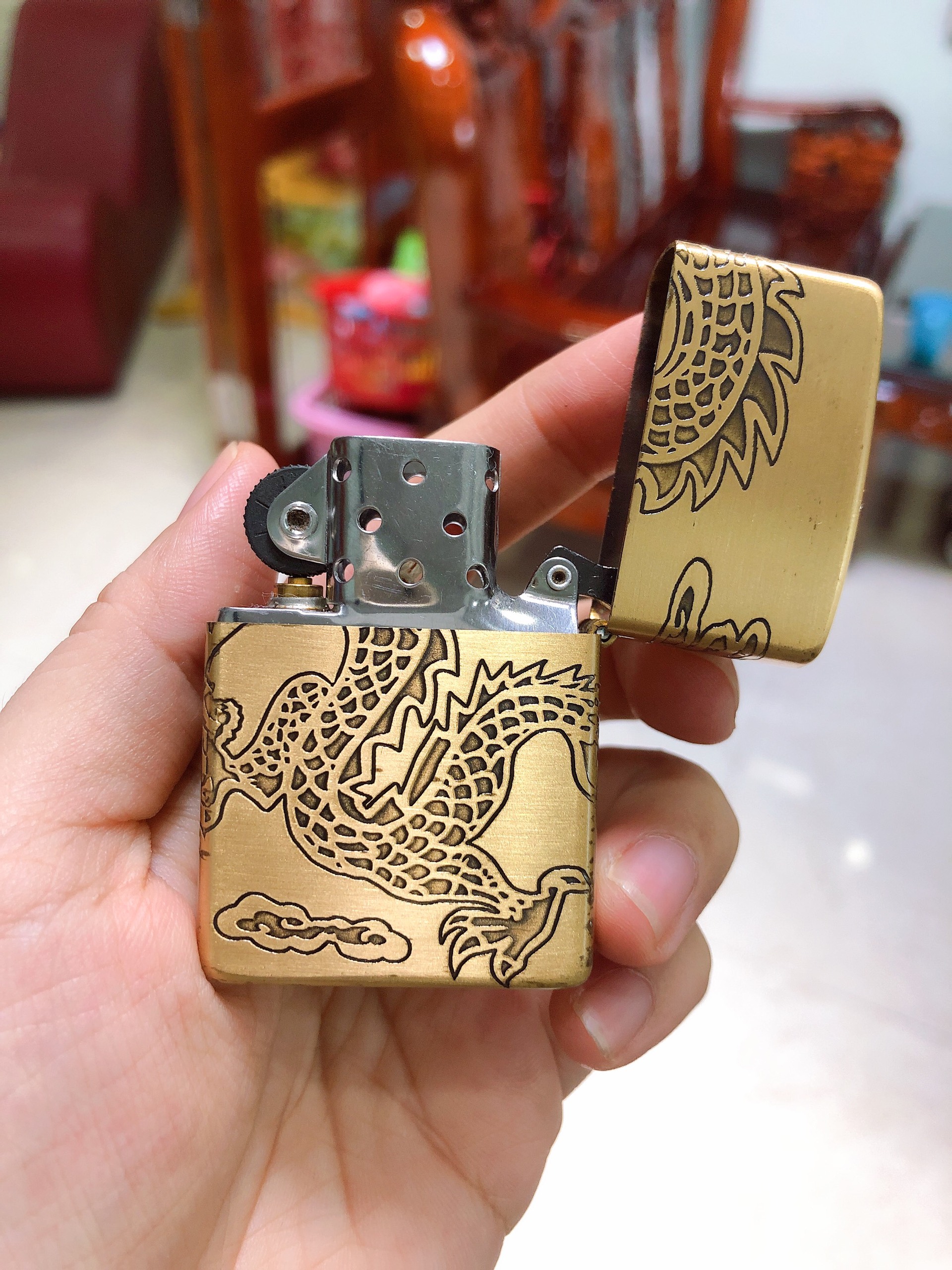 Bật Lửa, hộp quẹt Zippo khắc ăn mòn mẫu Rồng Trên Mây - Ruột trắng - Có Tem đỏ