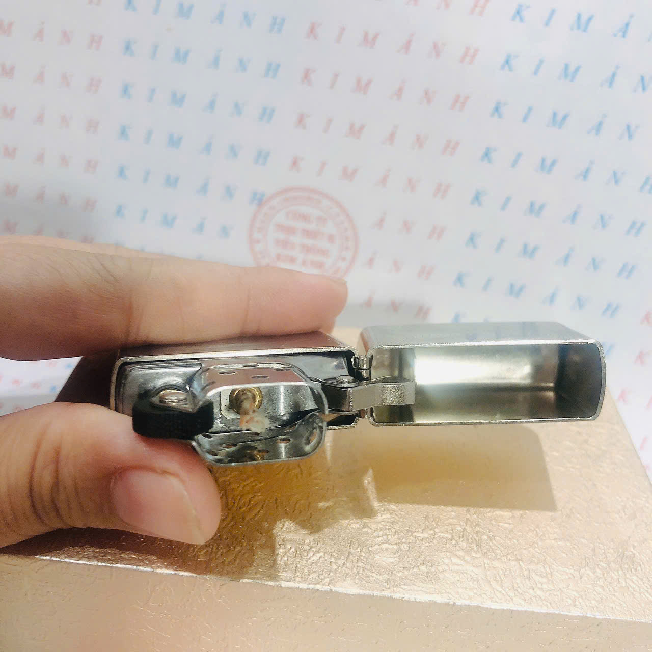 Bật lửa, hộp quẹt CHIEF chính hãng khắc laser chủ đề Mắt nước Limited , hàng chính hãng vỏ bằng đồng