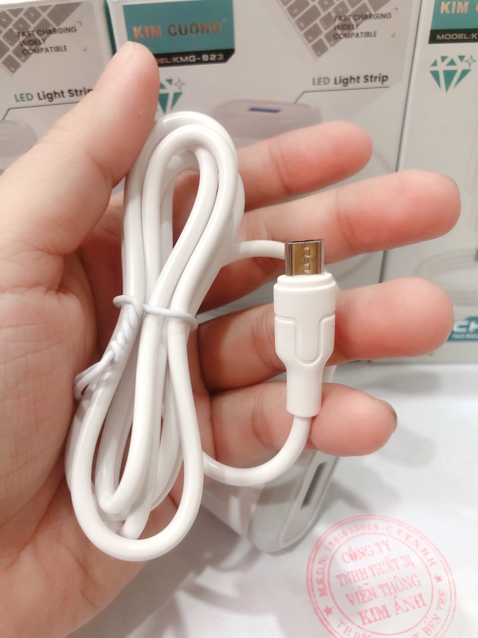 Sạc Kim Cương KMG 823 dòng điện 2.1A liền dây chuôi micro/ V8, có thêm cổng USB - Hàng Chính Hãng bảo hành 12 tháng