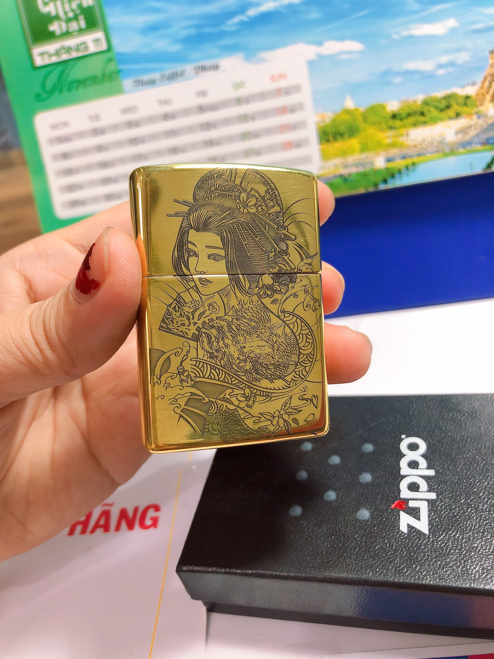 Bật lửa Zippo Mỹ High Polished Brass chủ đề Cô Gái Nhật