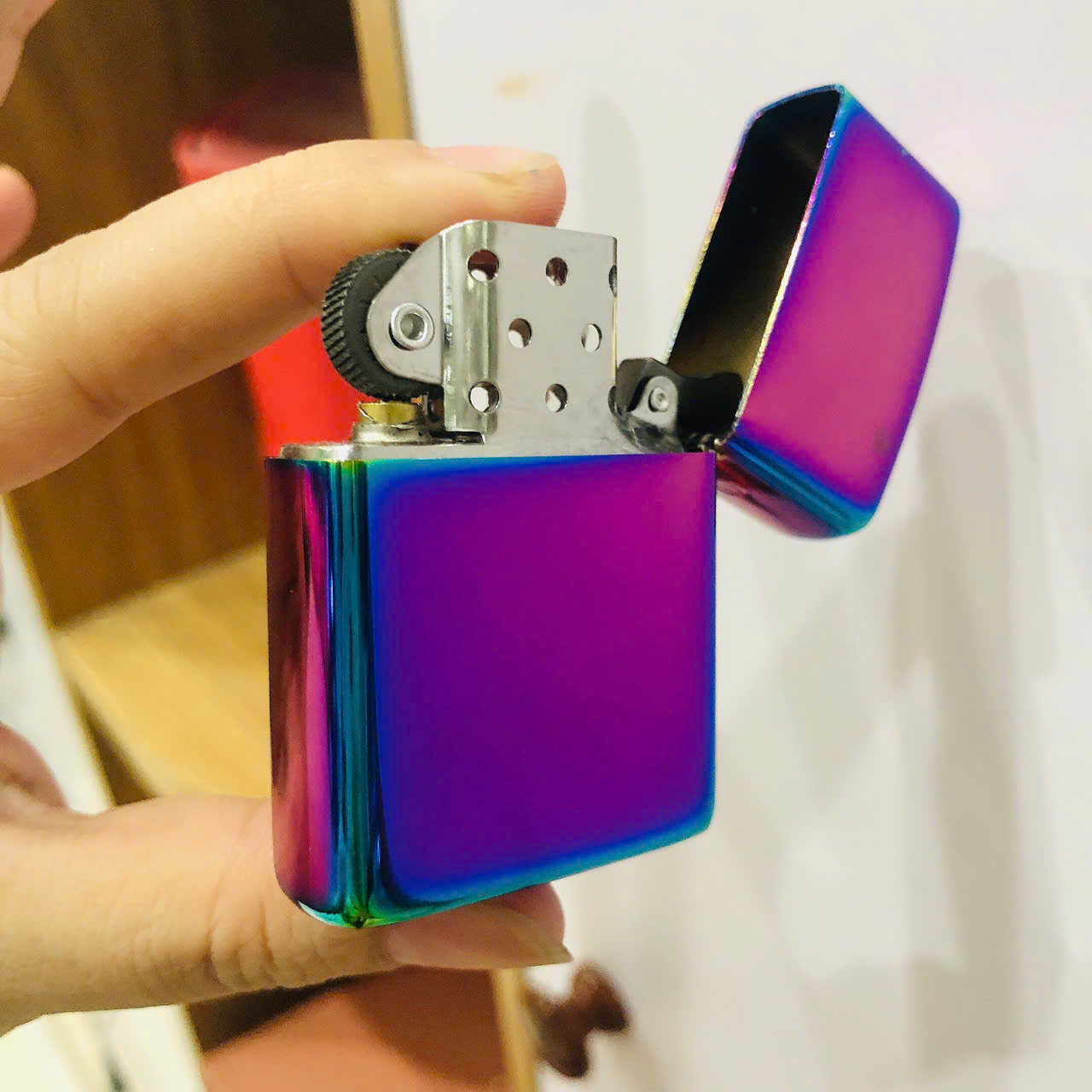 Bật lửa, hộp quẹt ZIPPO màu Tím Titan Chu niên loại trơn bóng, Kim Ánh nhập hàng cao cấp vỏ bằng đồng có dán tem đỏ