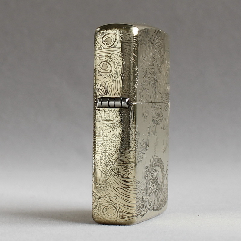 Hột quẹt, bật lửa Zippo MỸ Brass mã 204B khắc ăn mòn đổ sơn 5 mặ Long tranh Hổ đấu, Hàng chính hãng