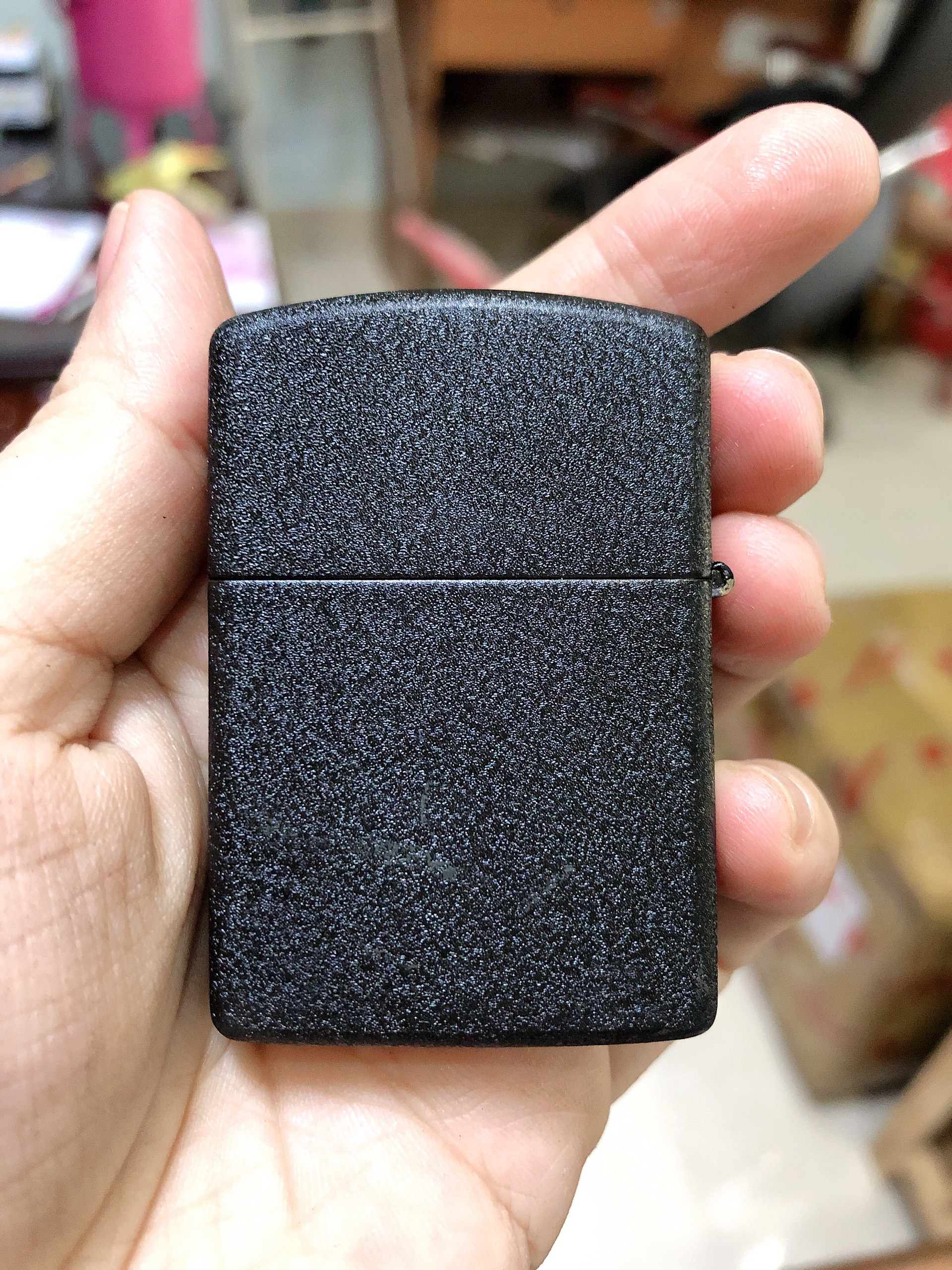 Bật Lửa Zippo CHỦ ĐỀ HỔ ĐEN BỤI LOẠI NHÁM, CÓ TEM ĐỎ
