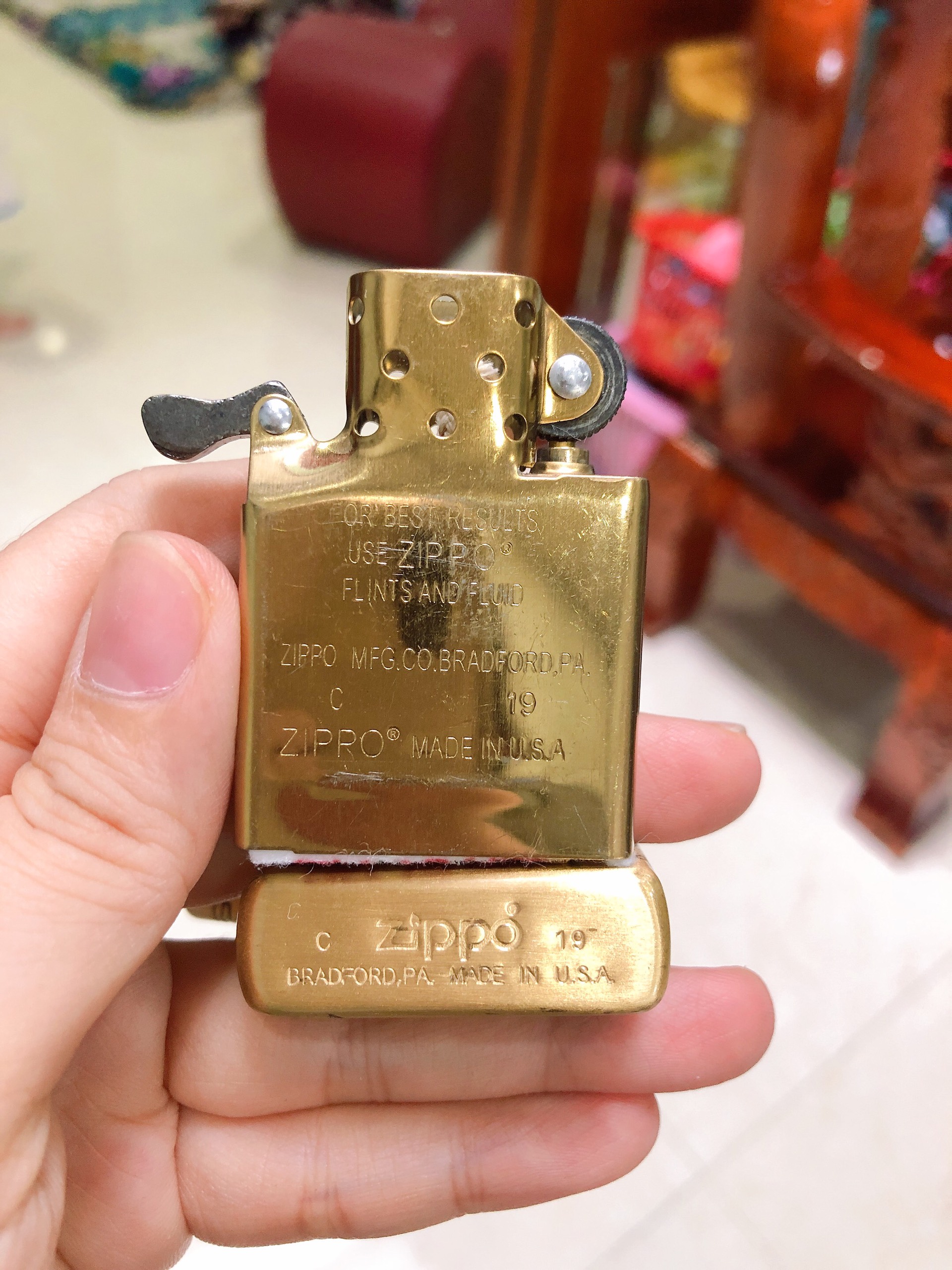 Bật Lửa, hộp quẹt Zippo khắc ăn mòn mẫu Rồng Trên Mây - Ruột Vàng - Có Tem đỏ