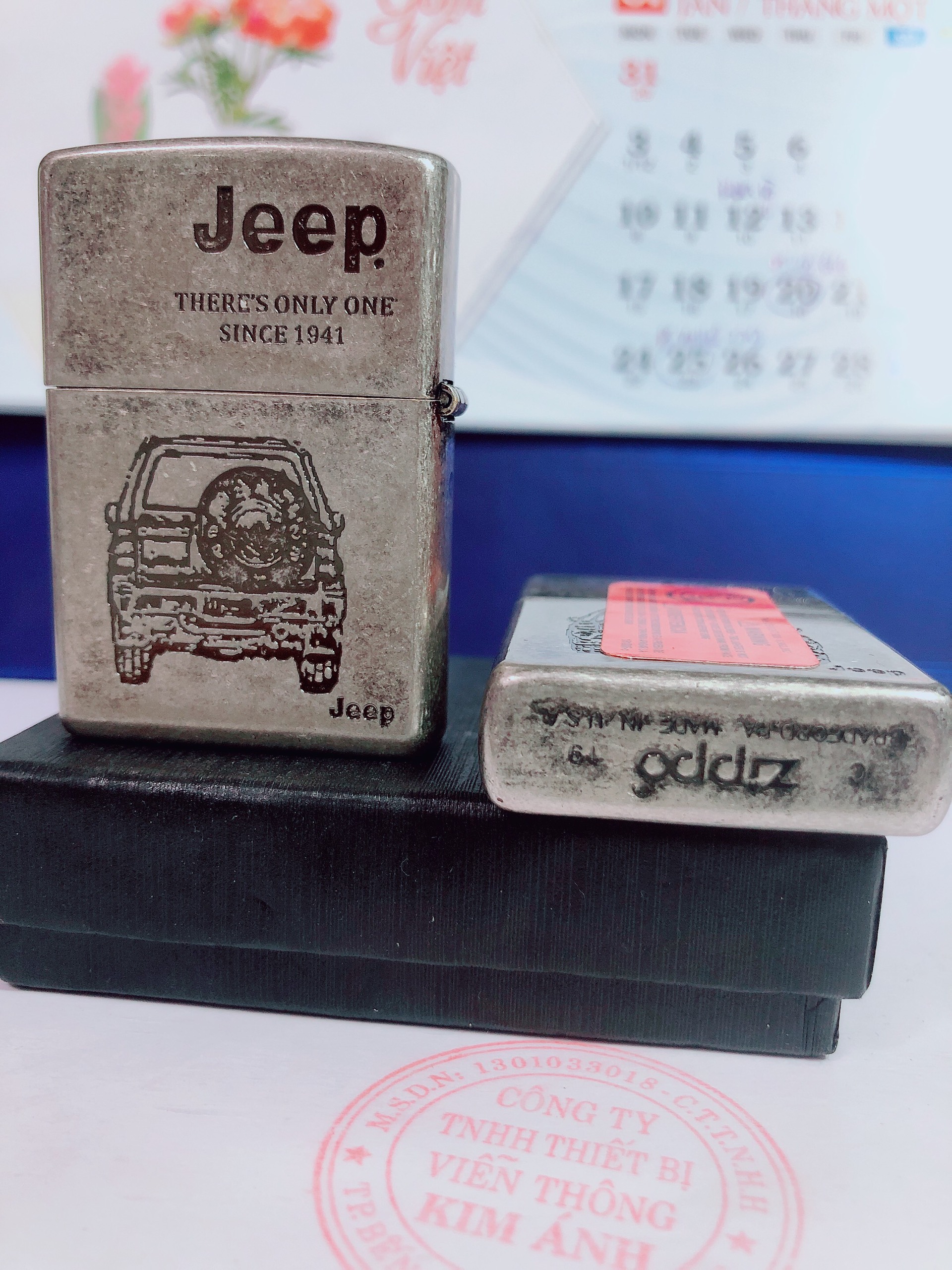Bật lửa Zippo khắc ăn mòn xe Jeep màu Bạc loại giả cổ, có tem đỏ