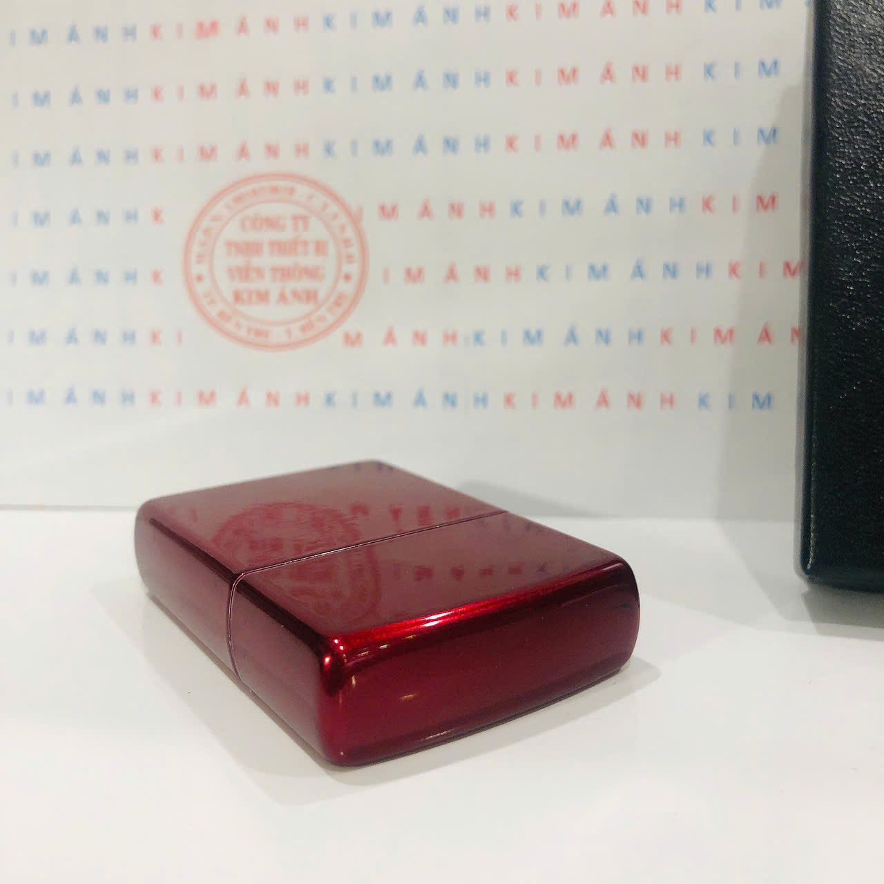 Hộp quẹt Zippo Brass MỸ chủ đề Candy Red, hàng chính hãng có giấy nhập khẩu gửi kèm theo đơn hàng