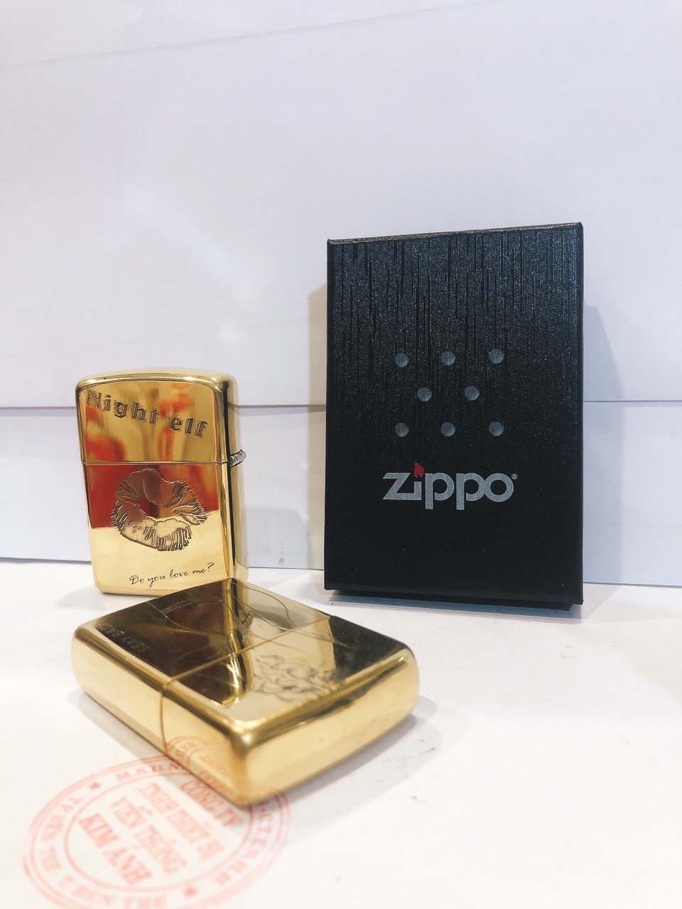 Bật lửa, hộp quẹt Zippo Armor vỏ dầy, khắc chìm mặt trước Cô Gái, mặt sau nụ hôn, Hàng loại 1 vỏ bằng đồng có em đỏ