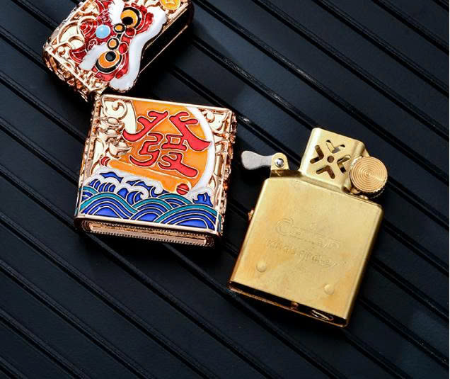 Bật lửa, hộp quẹt CHIEF chính hãng chủ đề Khảm men Lion Lucky Cat, hàng chính hãng vỏ bằng đồng càng dùng càng sáng