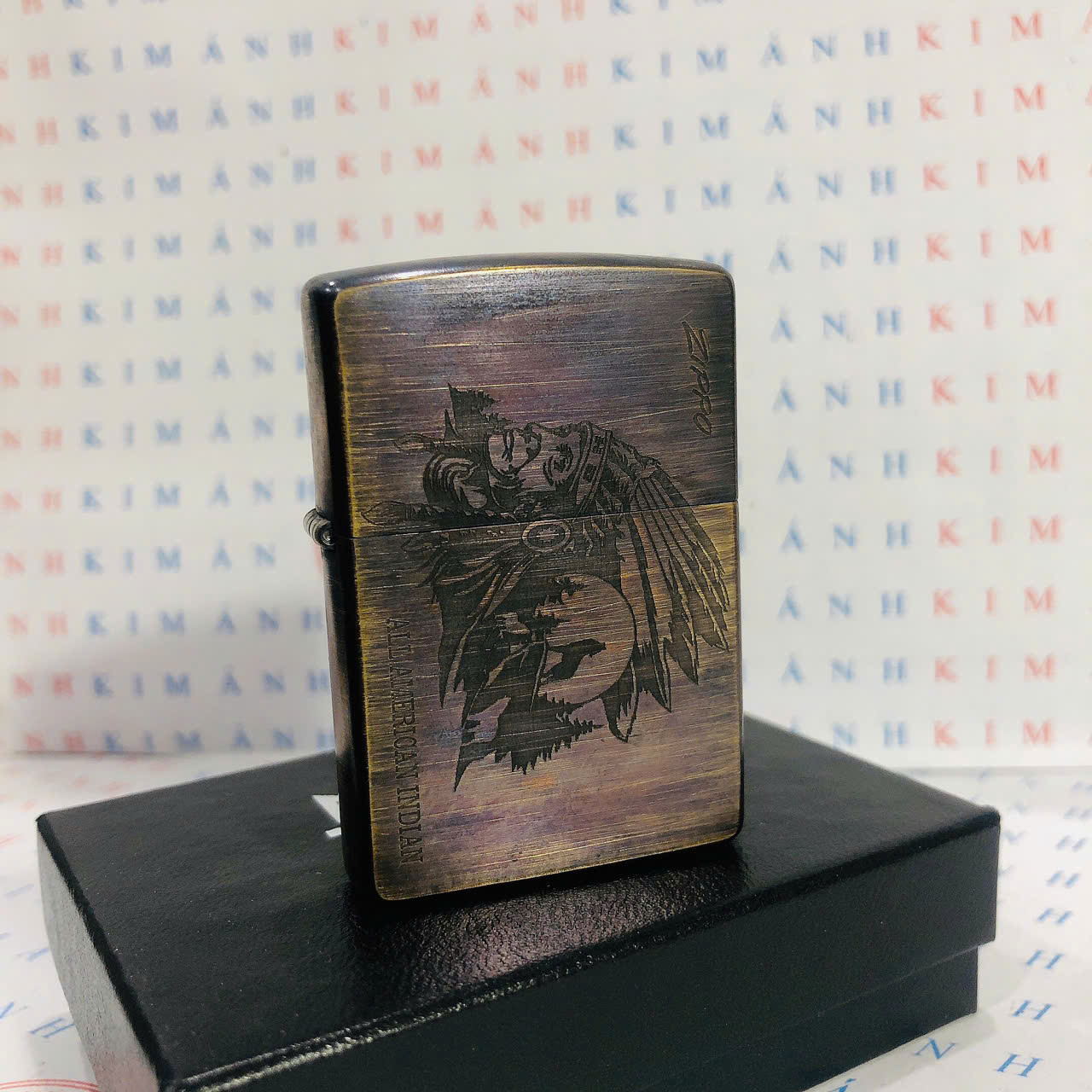 Hộp quẹt, bật lửa Zippo Mỹ Brass đồng, chủ đề Thổ Dân Da Đỏ và Chó Sói, Hàng chính hãng nhập Mỹ
