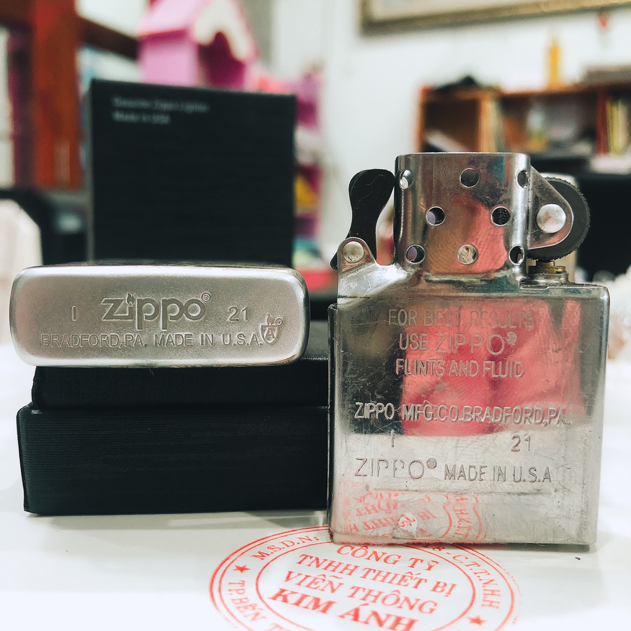 Bật lửa Zippo Satin khắc ăn mòn 4 mặt Thần Chết, Vỏ bằng đồng có tem đỏ