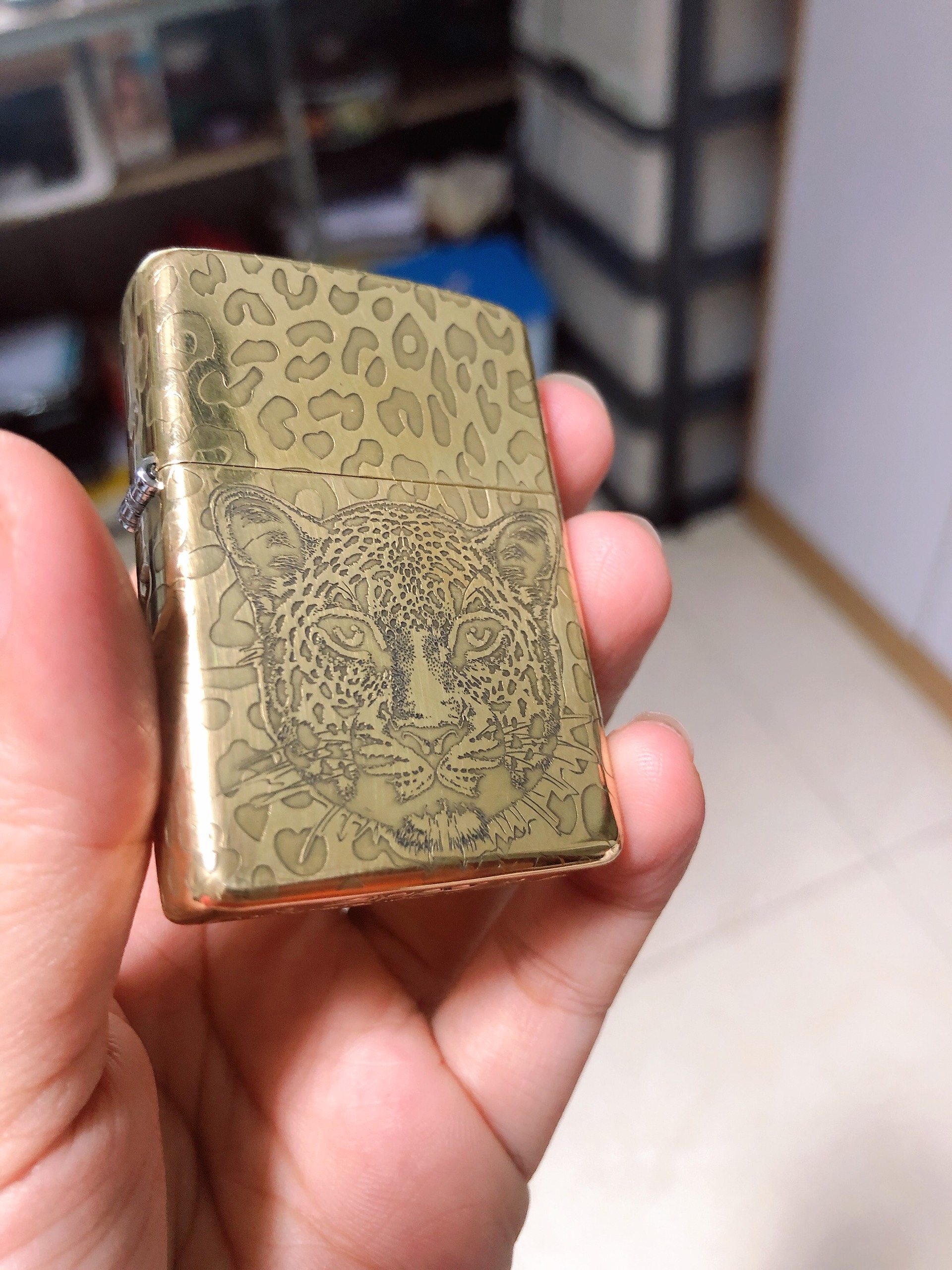 Bật Lửa Zippo Armor Vỏ Dầy, KHẮC CHÌM 5 MẶT HÌnh  BÁO GẤM  RUỘT VÀNG - PHIÊN BẢN ARMORR VỎ DẦY