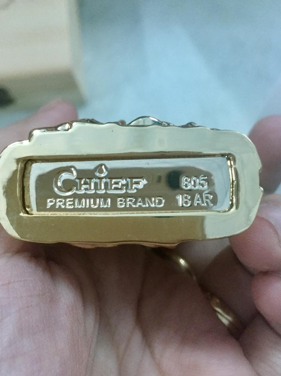 BẬT LỬA CHIEF HÌNH ĐẦU LÂU VÀNG