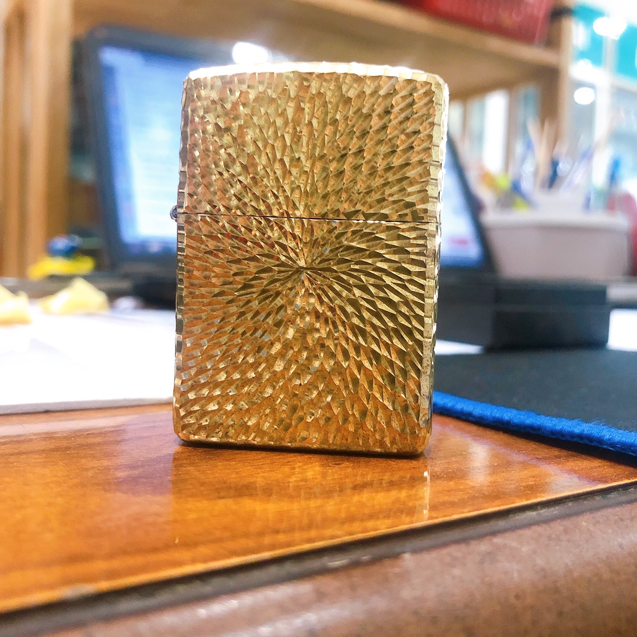Bật lửa Zippo Armor Mỹ gõ búa 5 mặt mẫu hoa mai, Hàng chính hãng