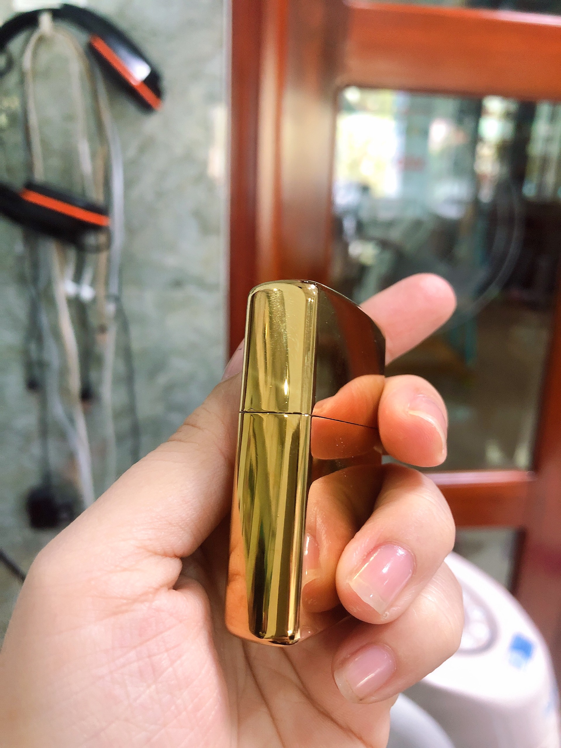 Bật Lửa, Hộp quẹt Zippo trơn màu Vàng Bóng, Vỏ bằng đồng ruột thép không gỉ có tem đỏ