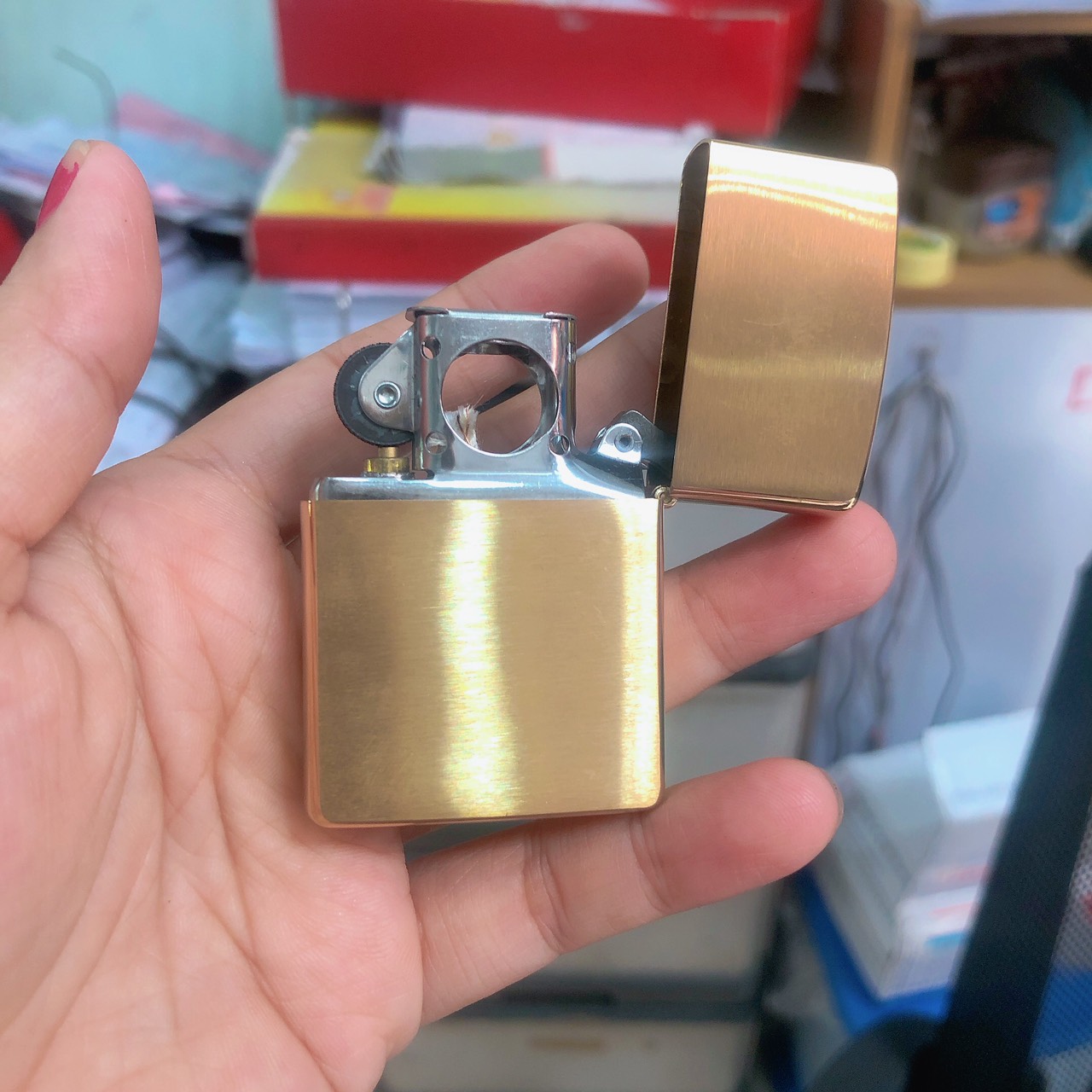 Bật lửa Zippo Mỹ TTẨU Brass xước ngang, sản xuất 2022, Hàng chính hãng nhập Mỹ